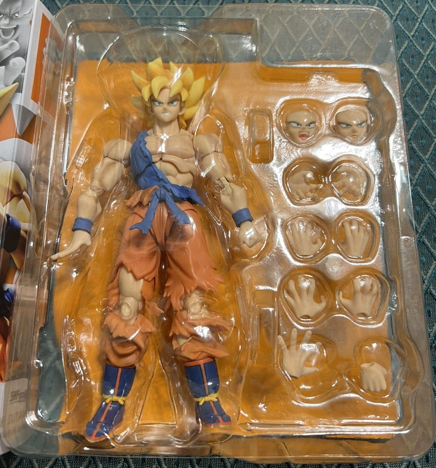 SHF Super Saiyan Son Goku Super Warrior Awakening Ver. S.H.Figuarts Action Figure - Dragon Ball Z