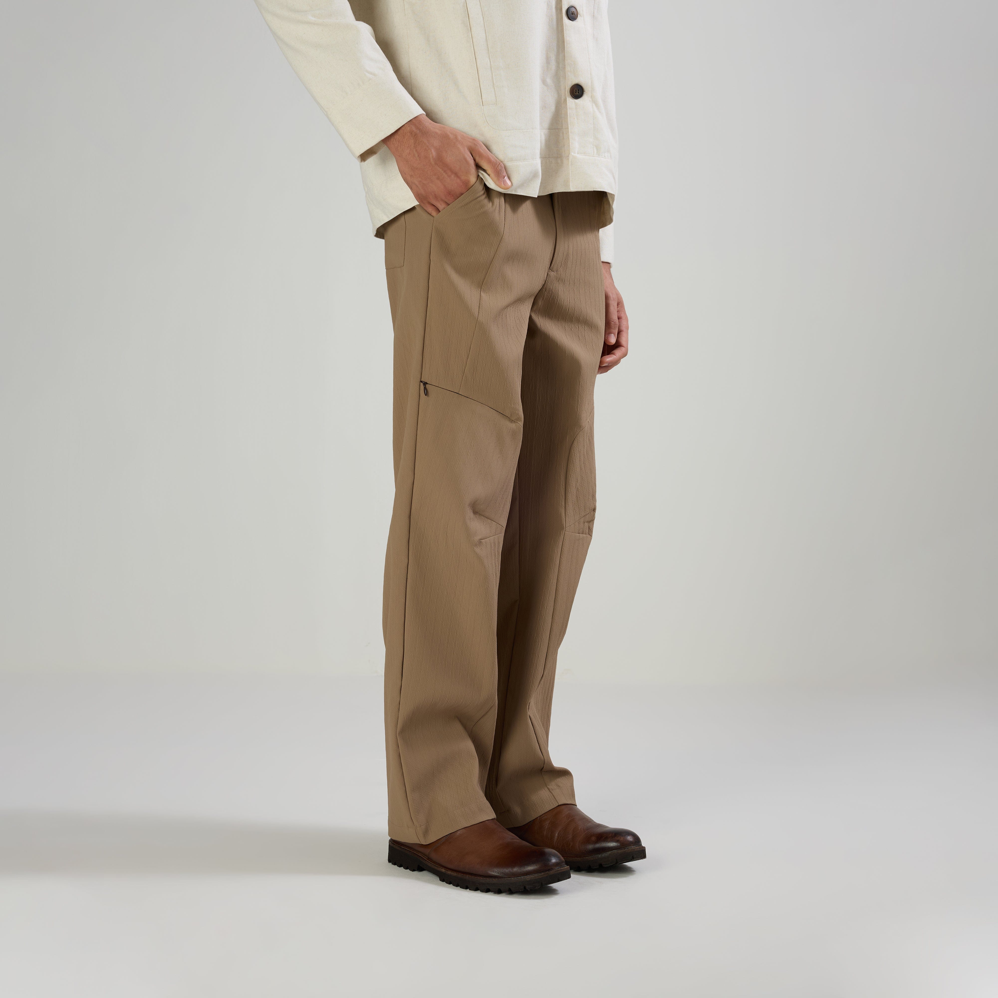 Warping Theories TECHNICAL PANTS - BROWN