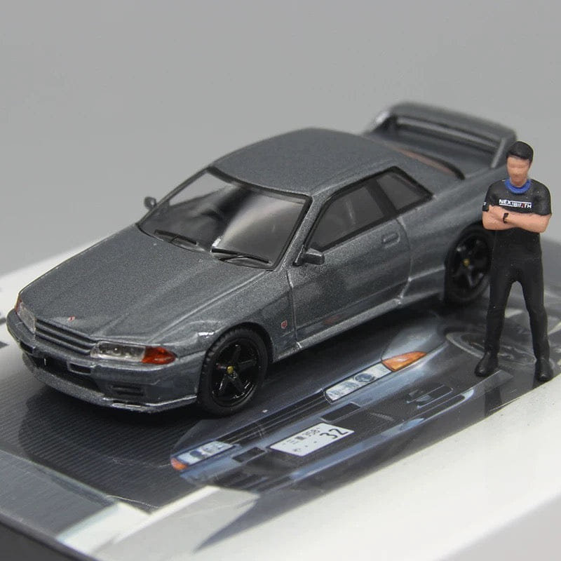 Mini GT Nissan Skyline GT - R (R32) Gunmetal W/ Matsuda Figure Tsugio Matsuda Collection #869 1:64
