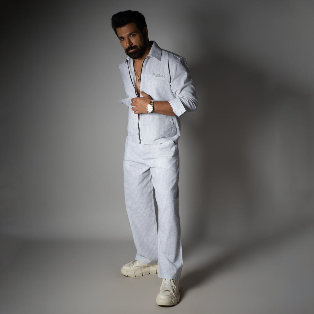 WHITE VERTICAL STRIPED ZIPPER JACKET