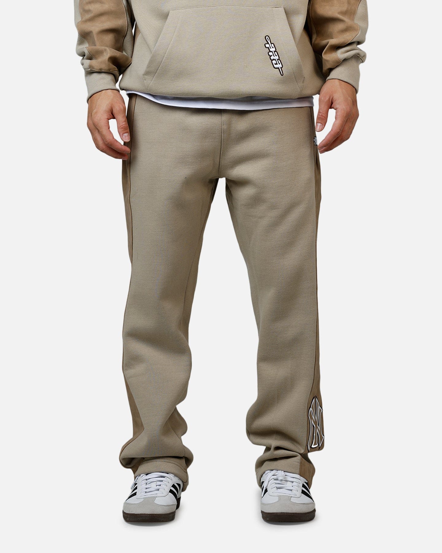 PRO Standard New York Yankees Panel Sweatpants Tan