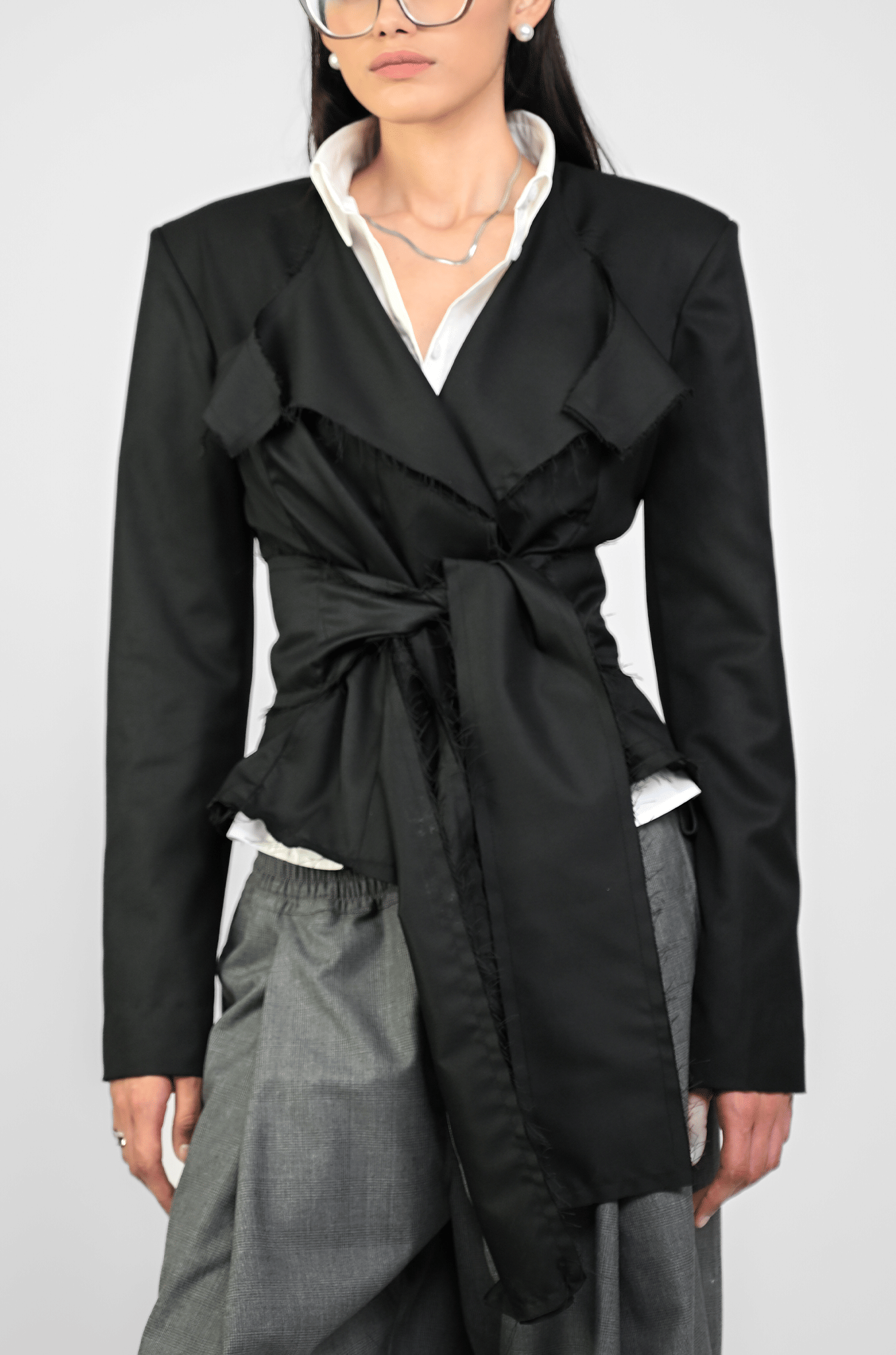 HUEMN Cropped deconstructed blazer