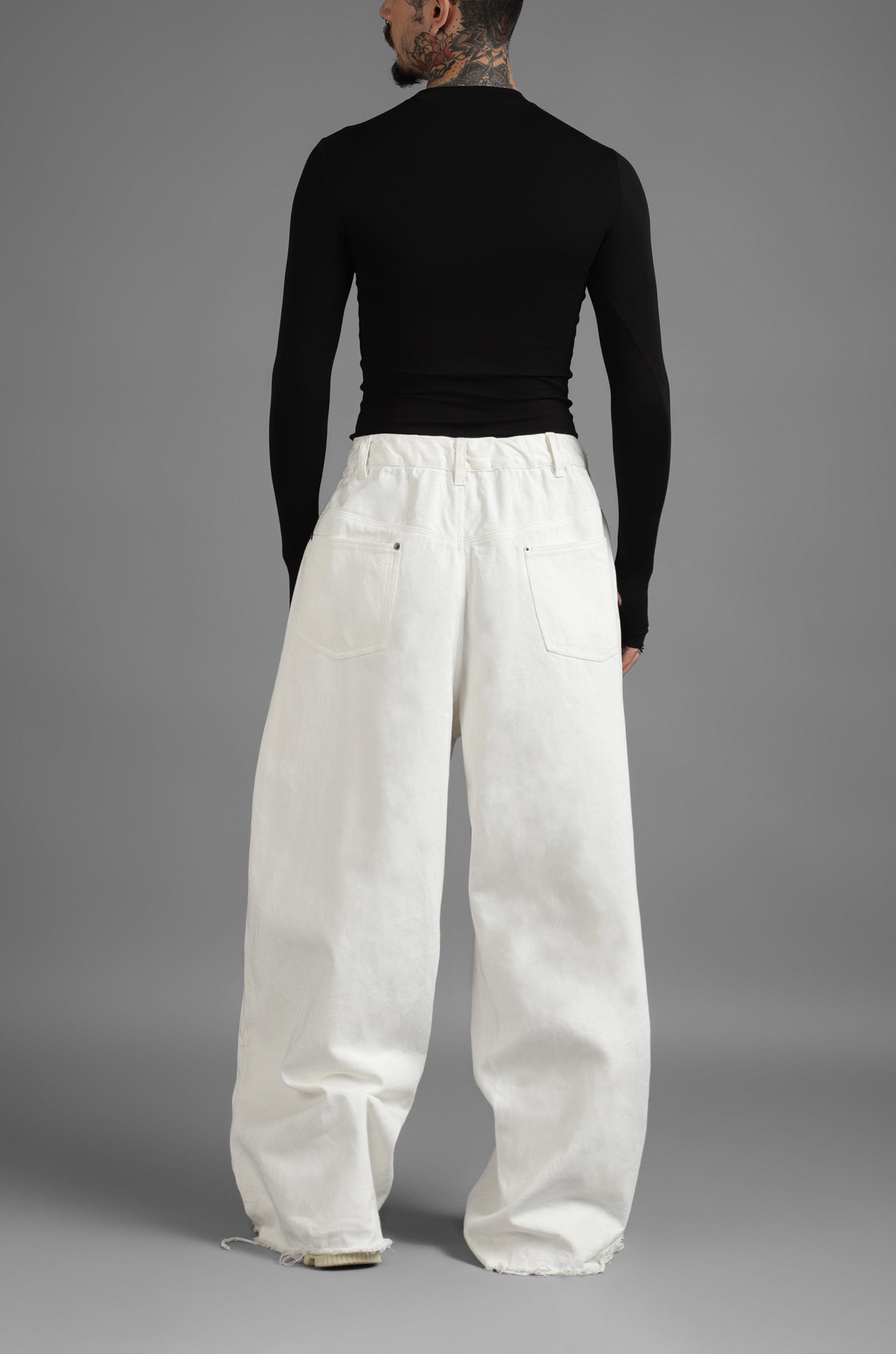 WHITE* SuperHUEMN Wide - legged Jeans (White)