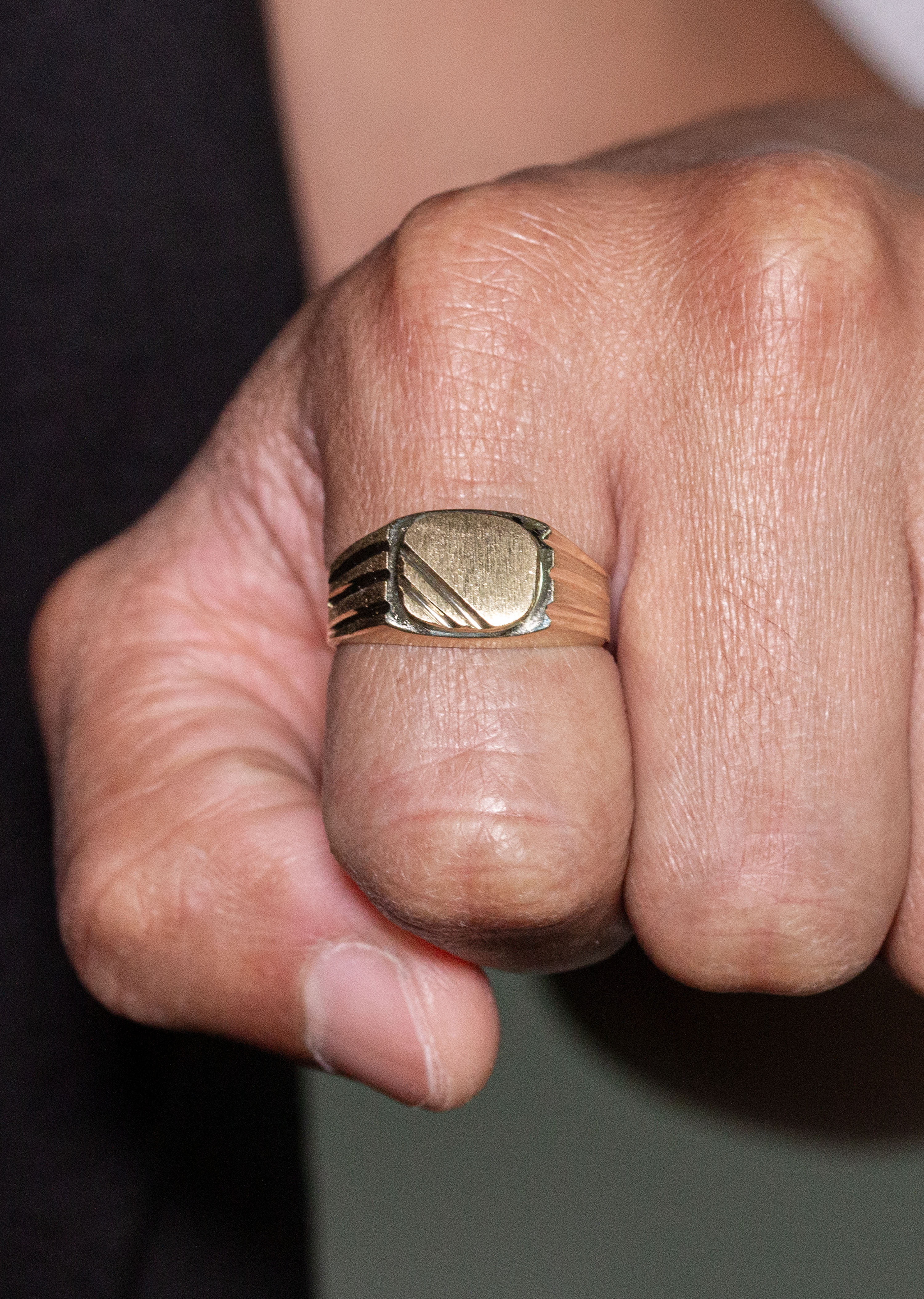 Manufacturer 47 Mens Signet Ring - 10K Gold | 4 Grams