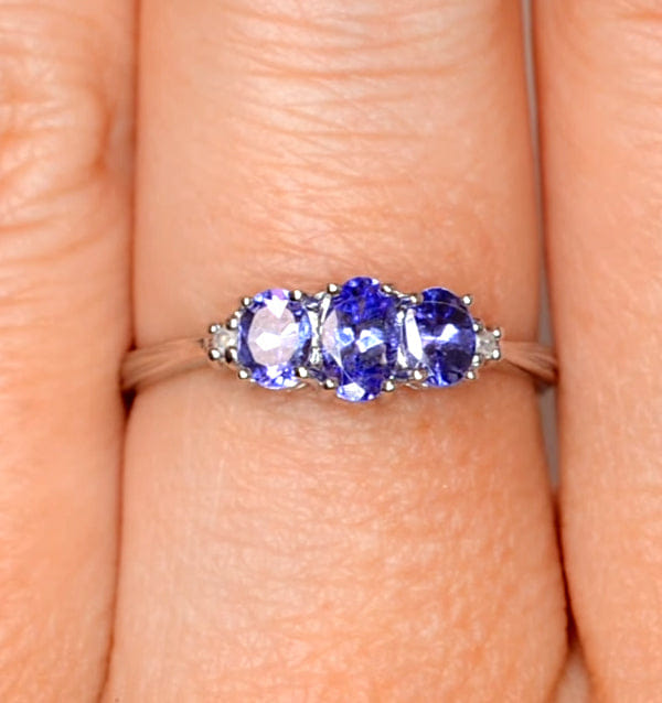 Diamond Tanzanite 0.59CT And Diamond 9K White Gold Ring