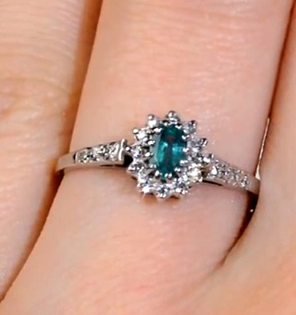 RING Emerald Ring with Lab Diamonds in 925 Silver - 5 x 3 mm Centre