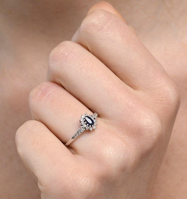 RING Sapphire Ring with Lab Diamonds in 925 Silver - 5 x 3 mm Centre