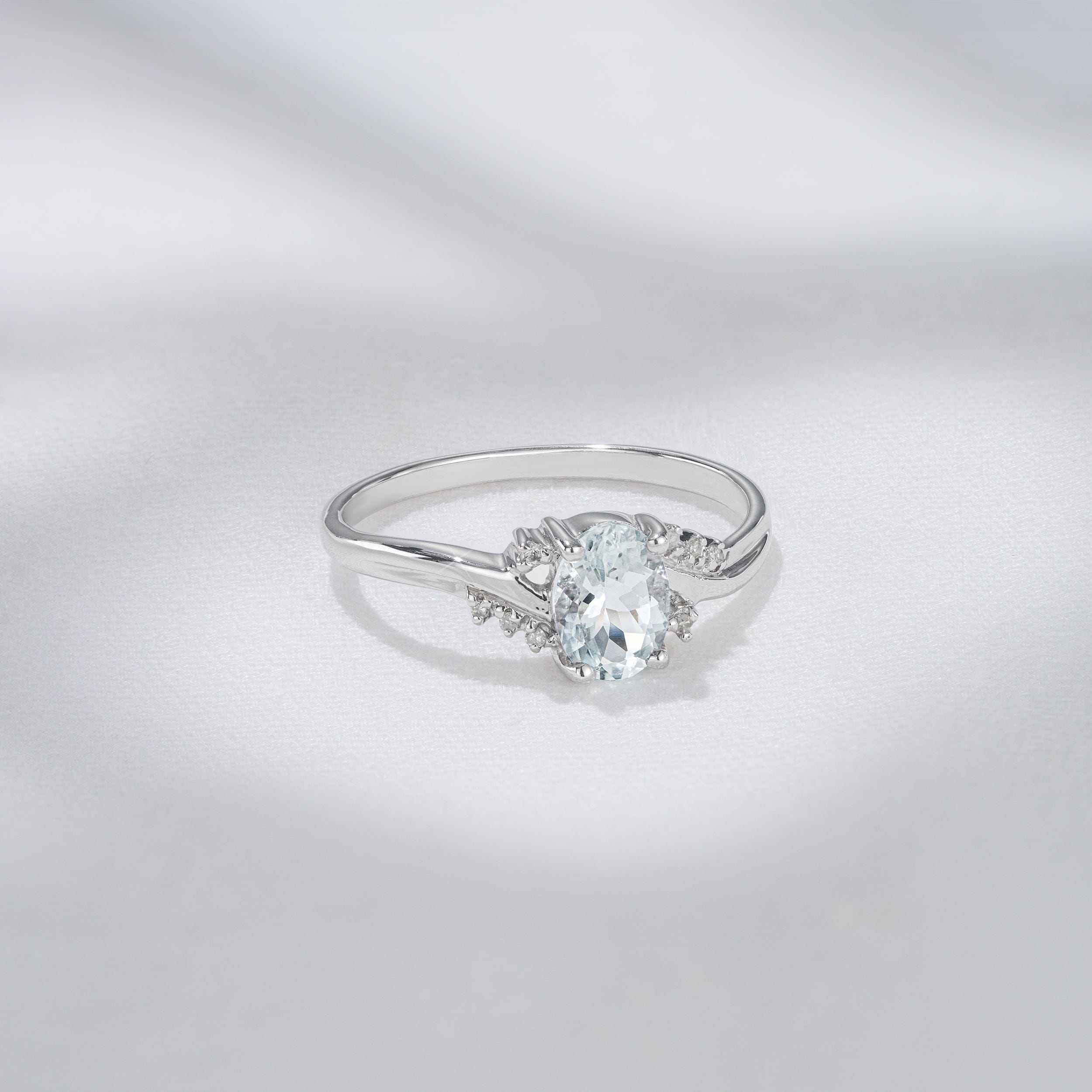 Diamond Aquamarine 0.70CT And Diamond 9K White Gold Ring E5731