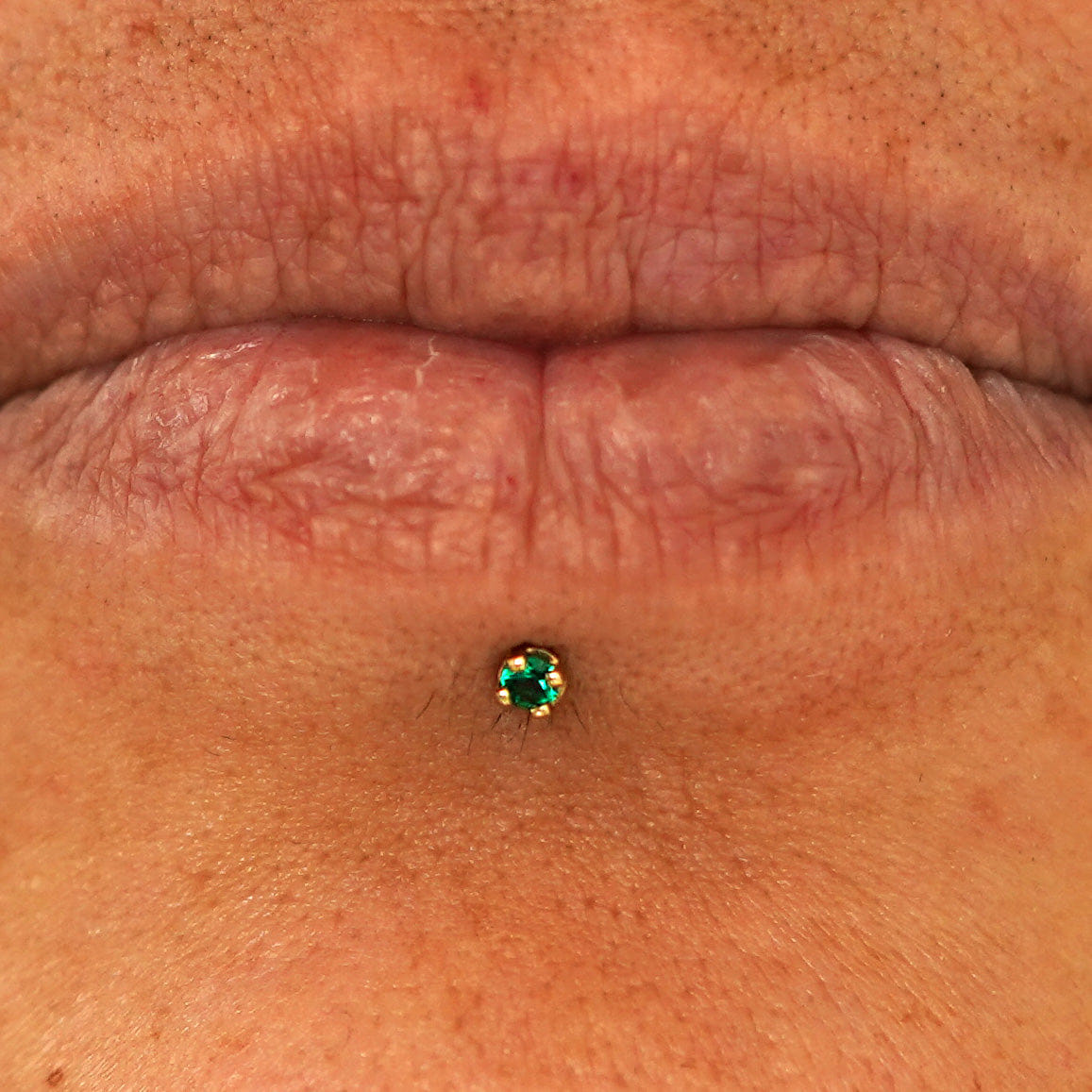 Automic Gold Studio 2 mm Gemstone Flatback Piercing