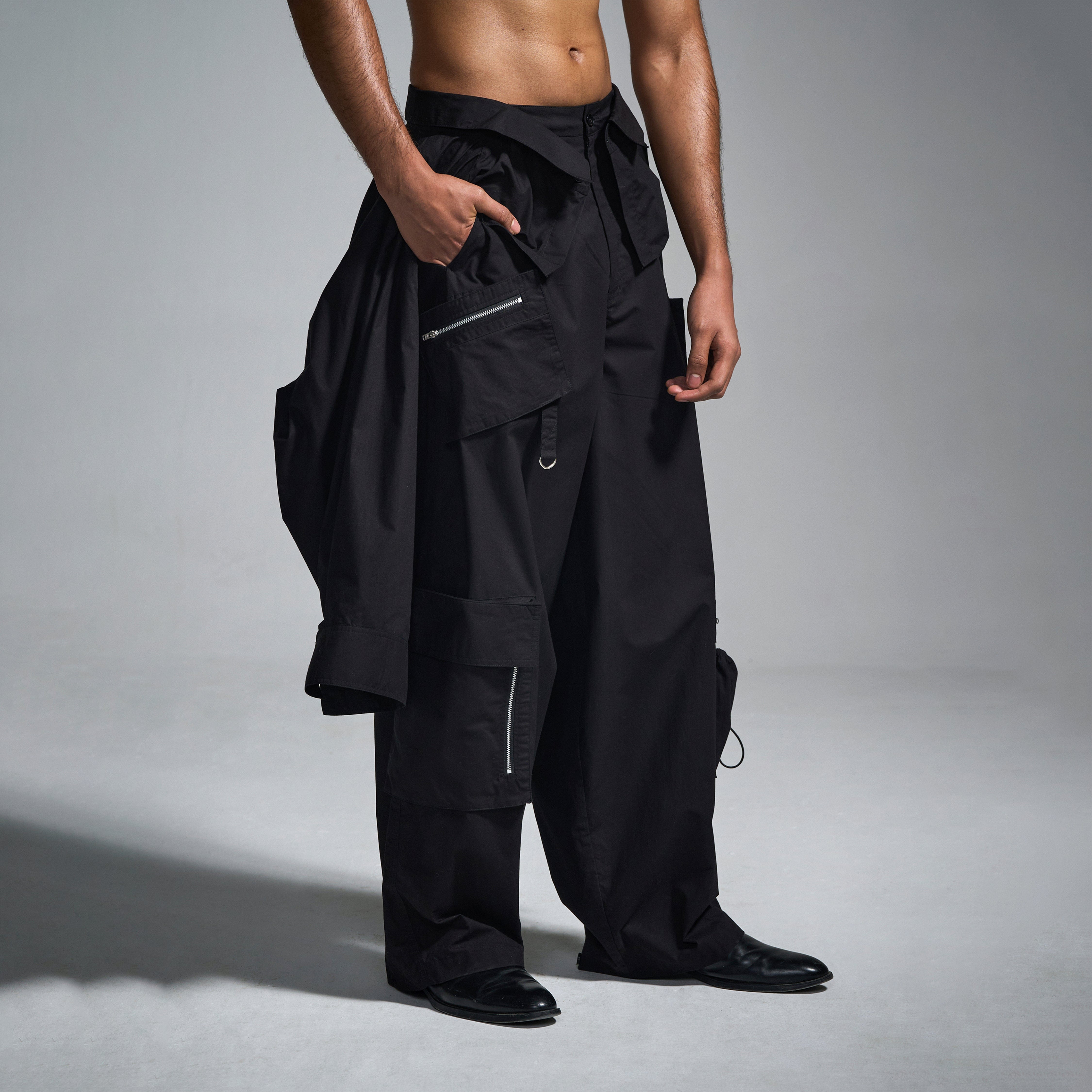 HUEMN Cargo pants with deconstructed shirt - Black