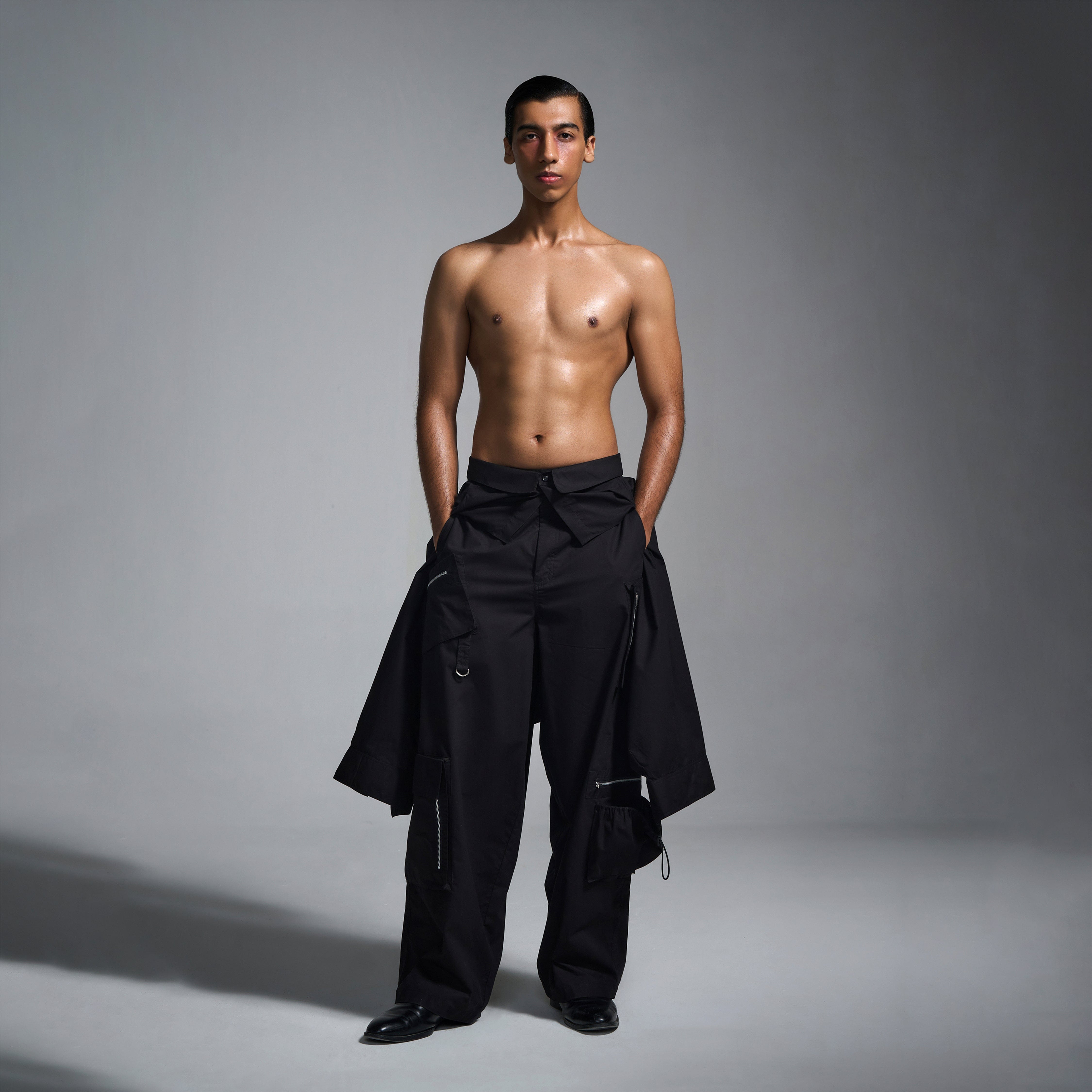 HUEMN Cargo pants with deconstructed shirt - Black