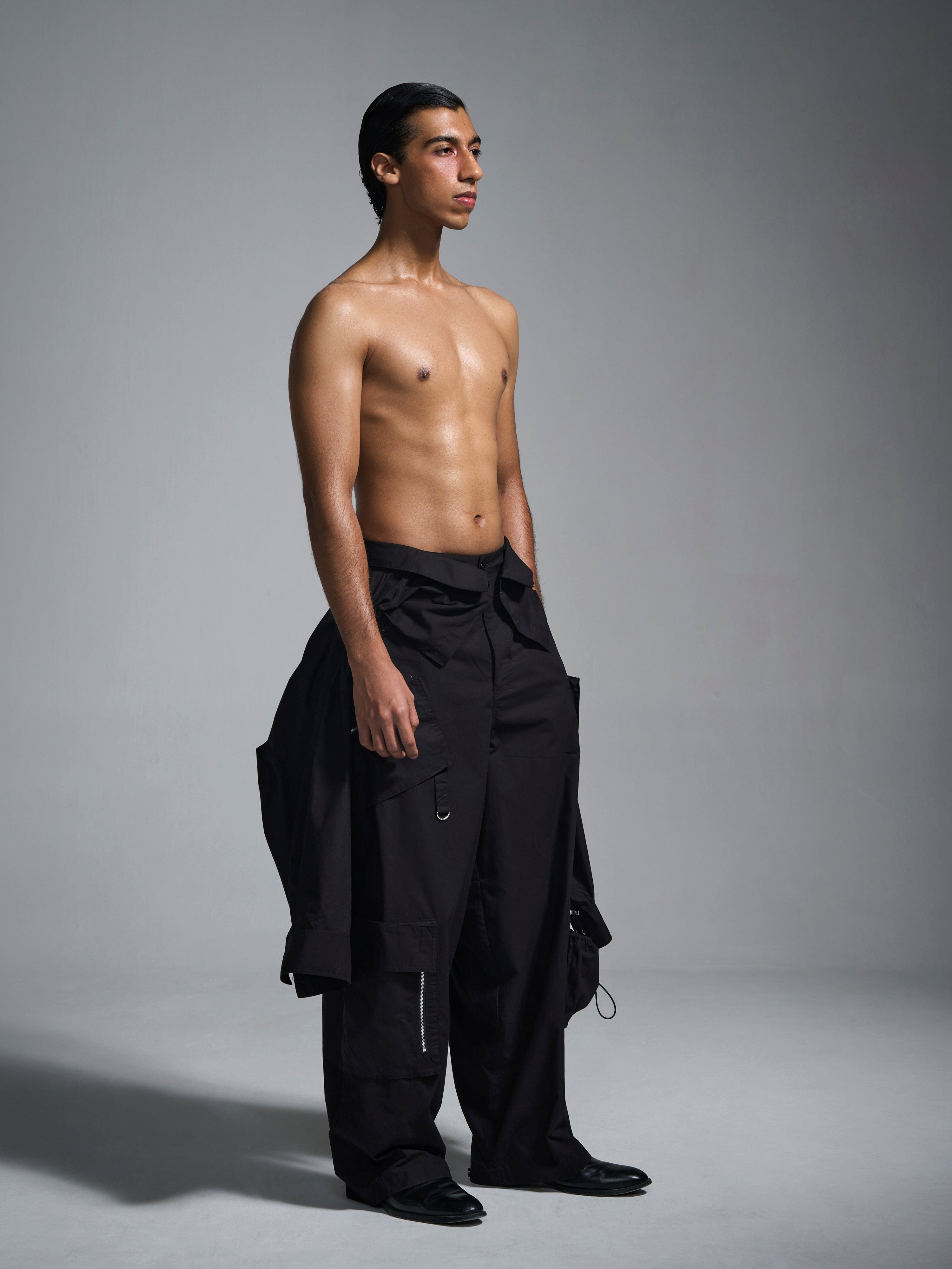 HUEMN Cargo pants with deconstructed shirt - Black