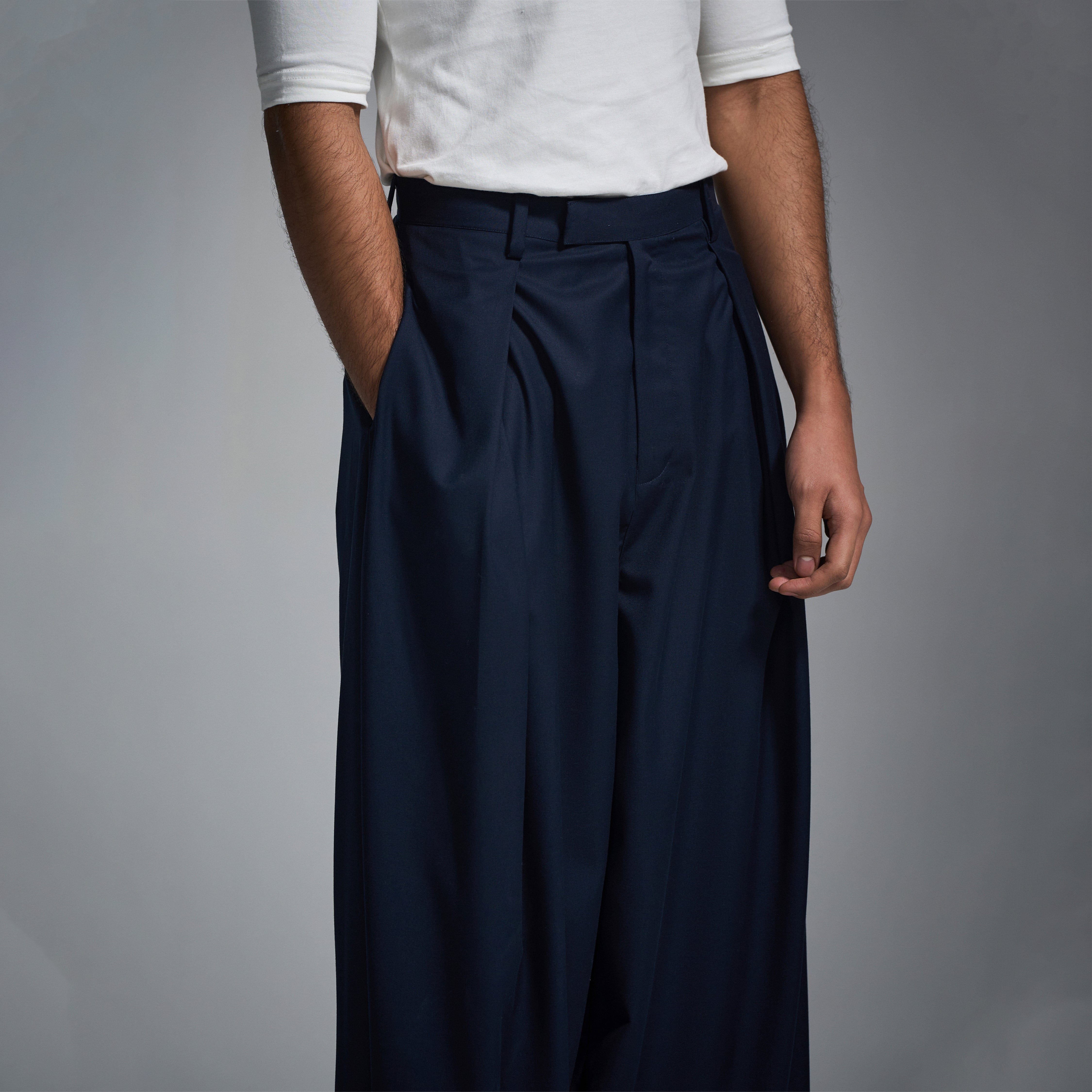 Blue Pleated barrel pants - Navy Blue