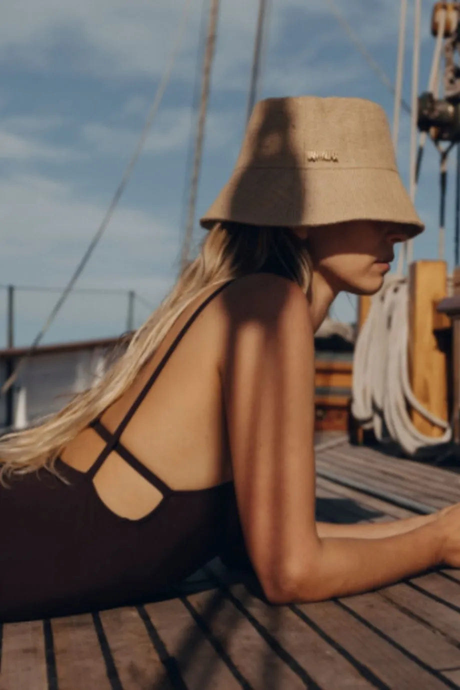 VAN PALMA Gina Straw Bucket Hat in Cream