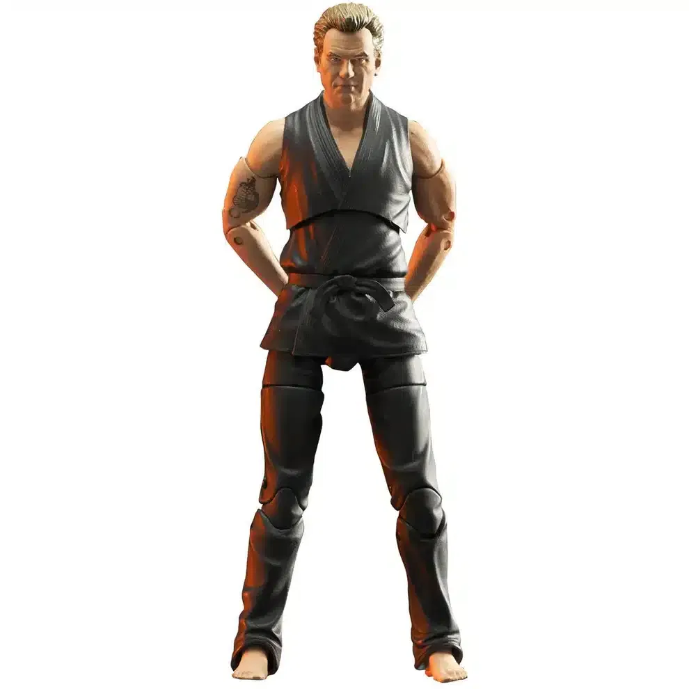 Diamond Select Cobra Kai: Select – John Kreese Deluxe Action Figure & Johny Lawrence Bundle of 2 Figures (18 cm)