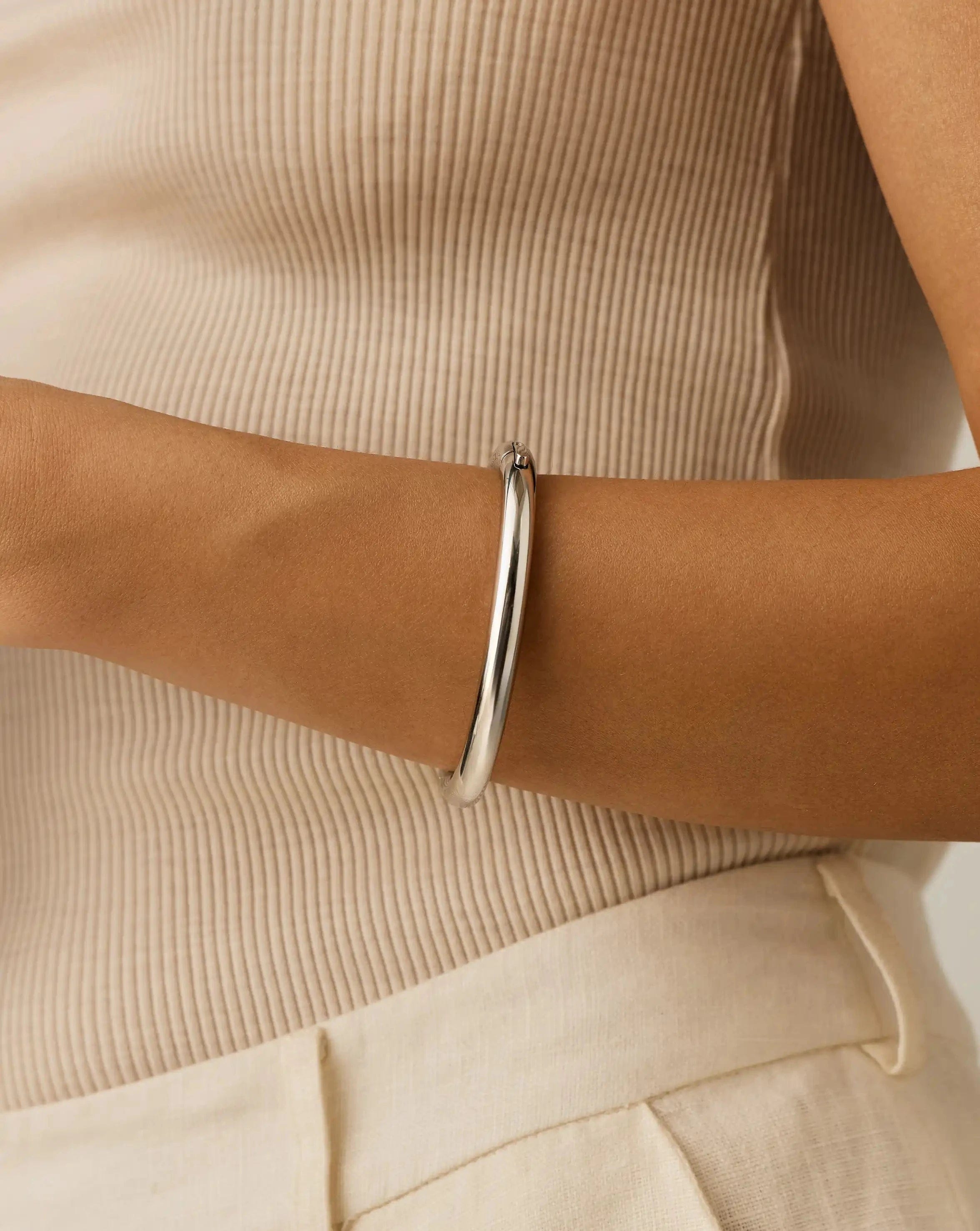 Missoma Chunky Round Hinged Bangle | Platinum Plated
