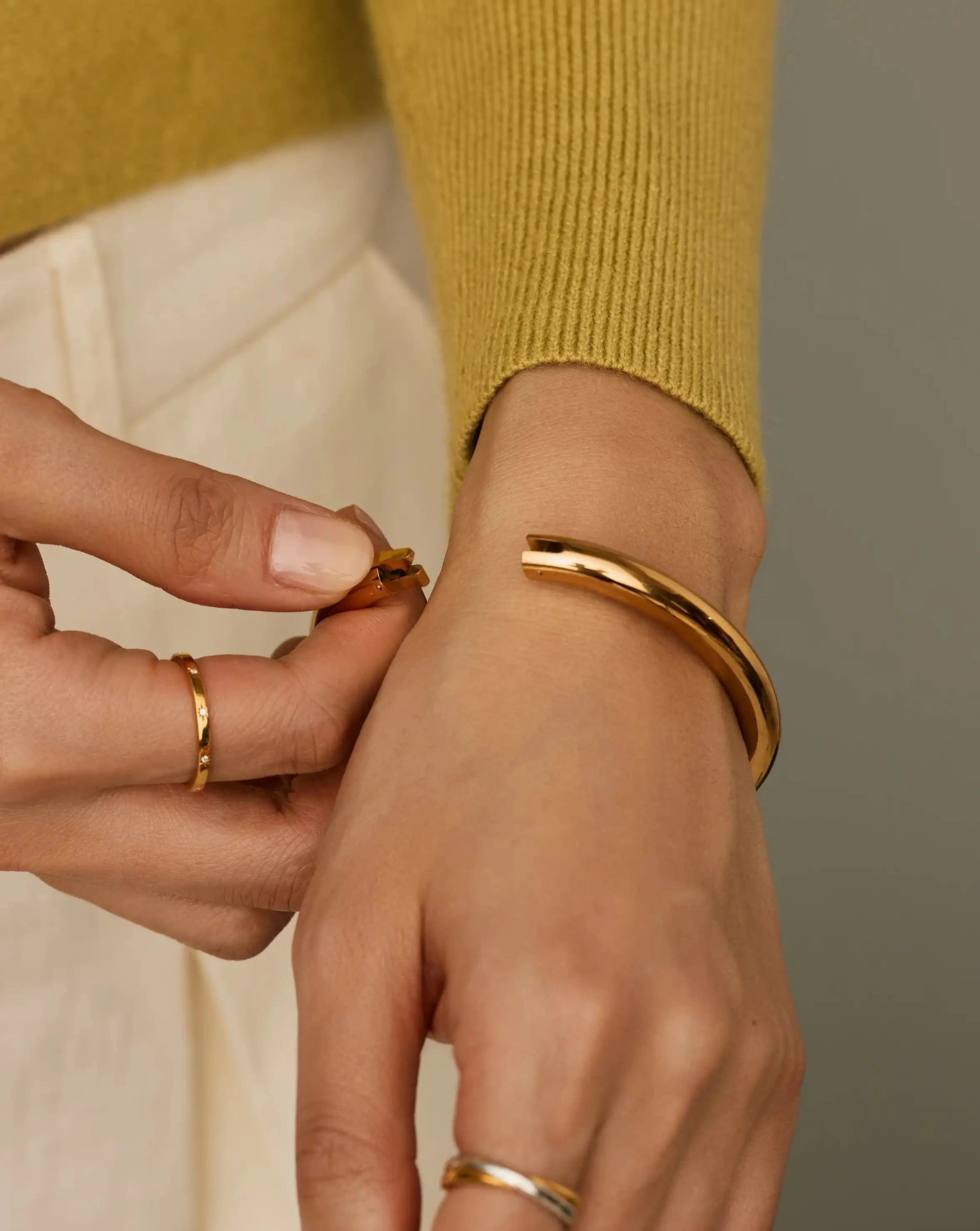 Missoma Chunky Round Hinged Bangle | 18ct Gold Plated