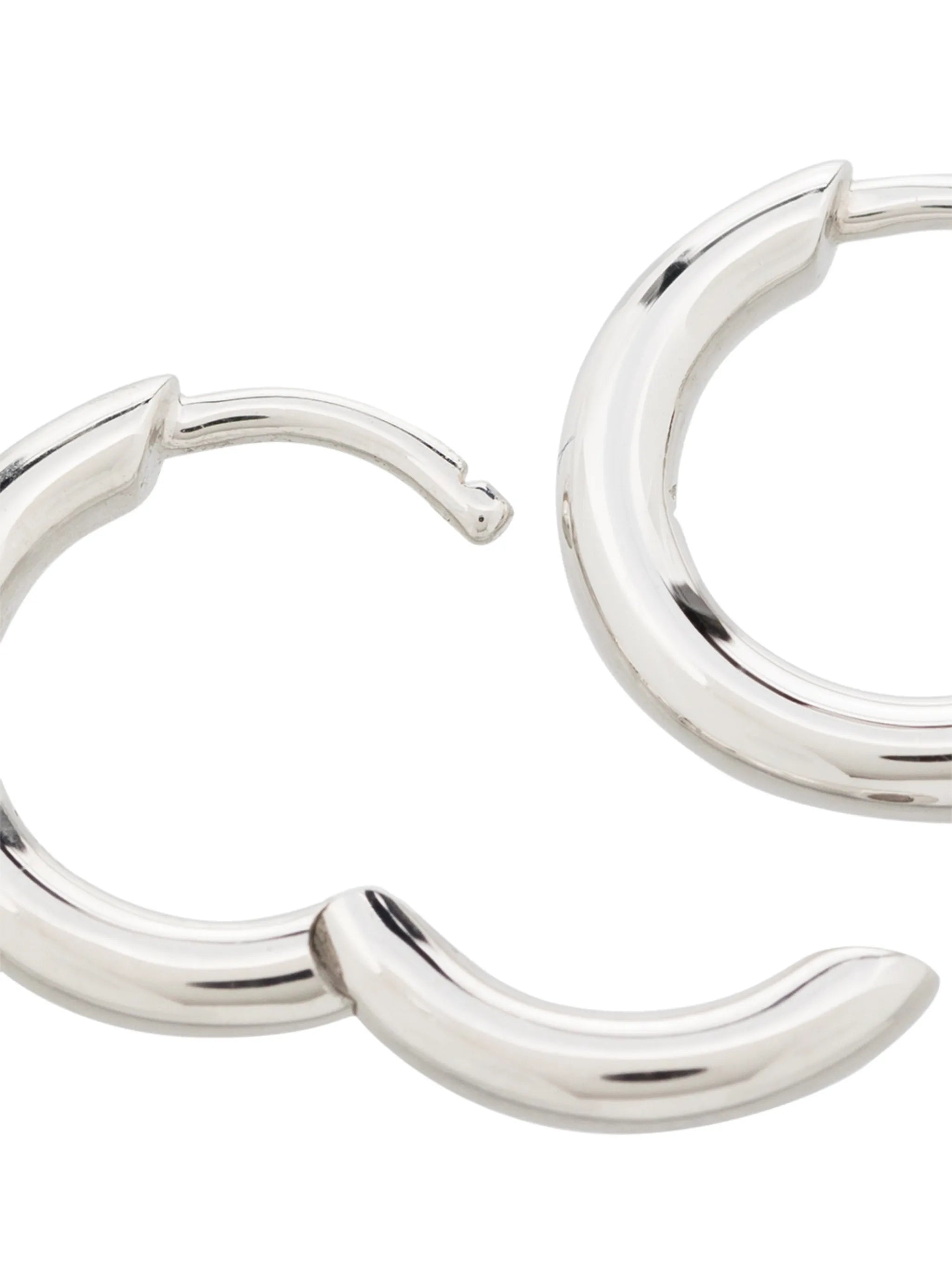 Tom Wood Classic small hoop earrings