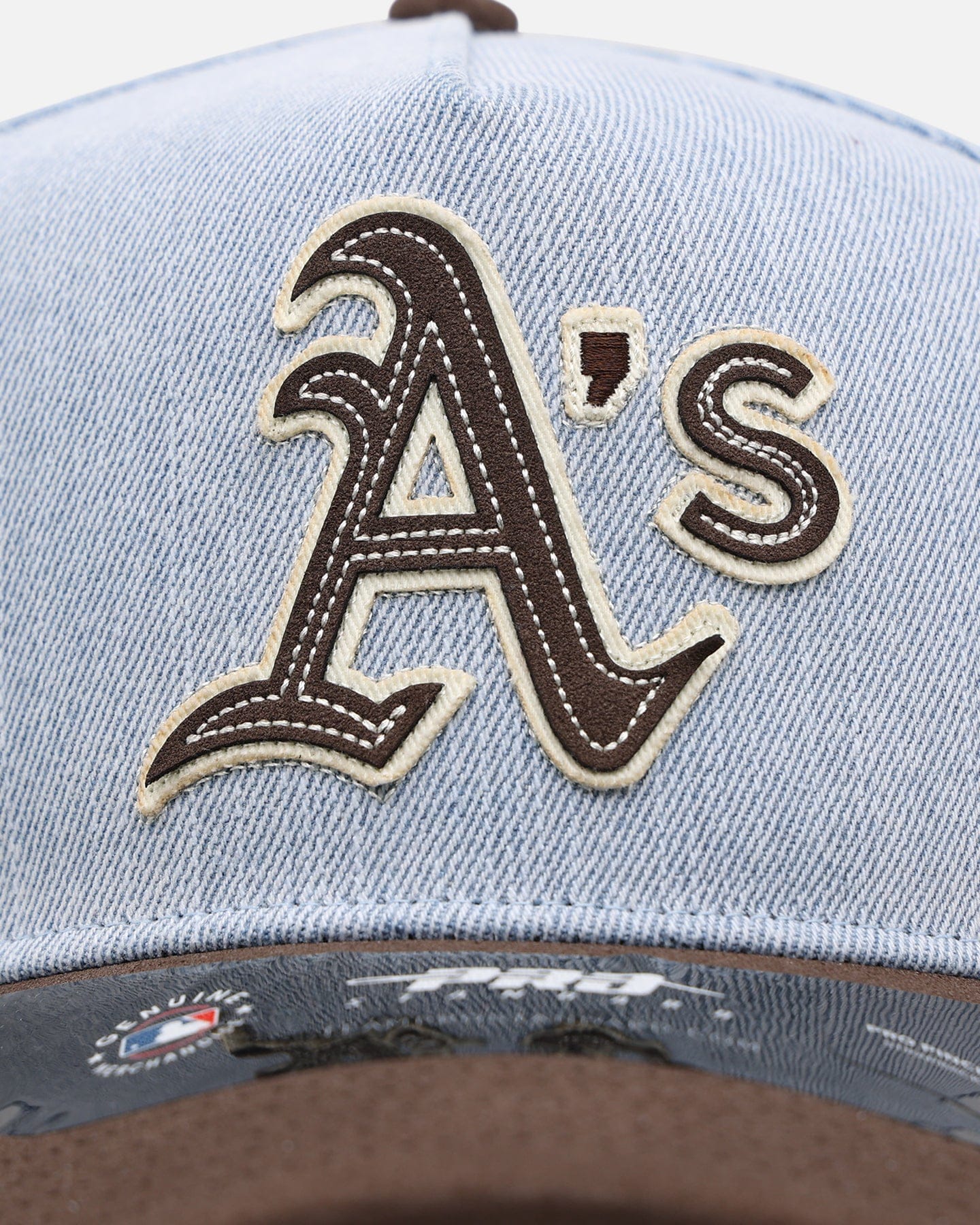 PRO Standard Oakland Athletics Denim Suede Pro Pinch Strapback Denim