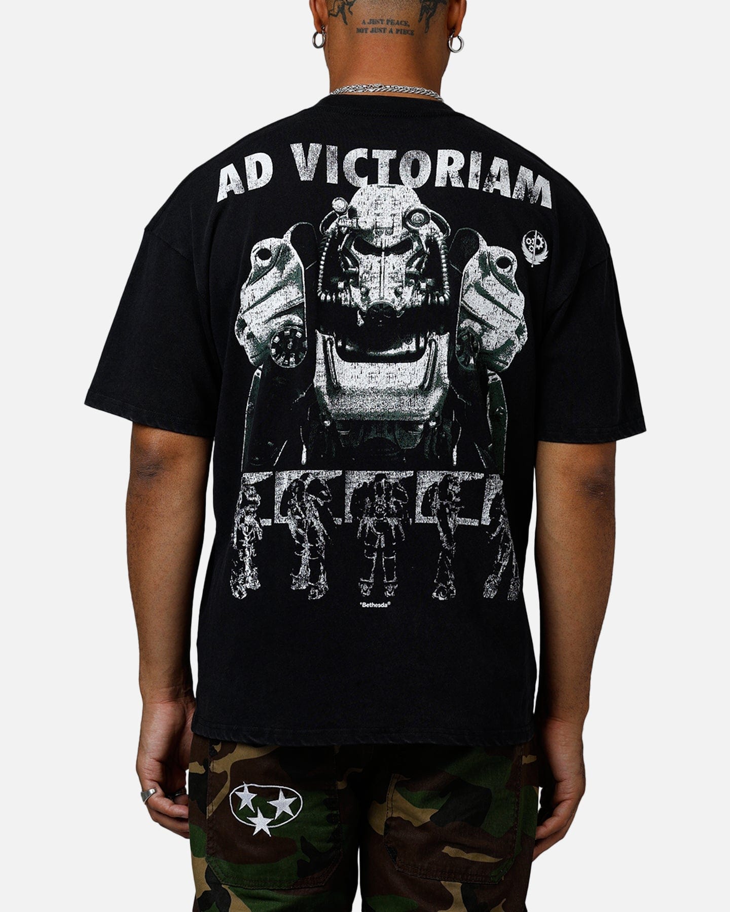 73studio x Fallout '15 Fallout 4 Vintage T - Shirt Off Black