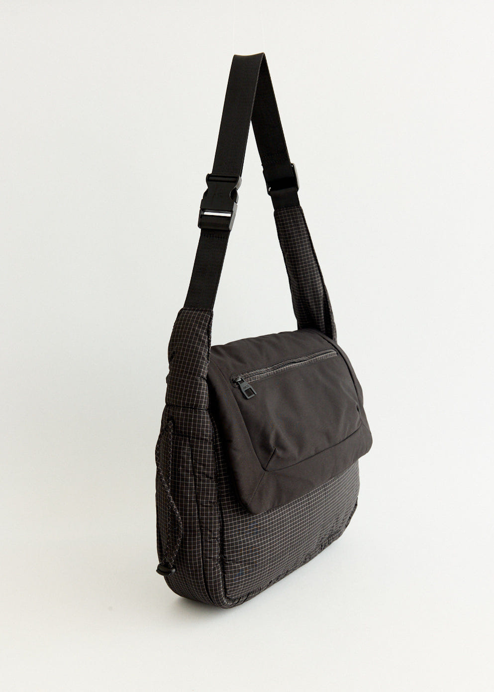 ARCS Flow Messenger Bag