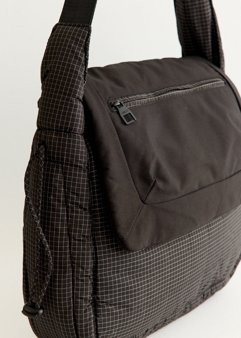 ARCS Flow Messenger Bag