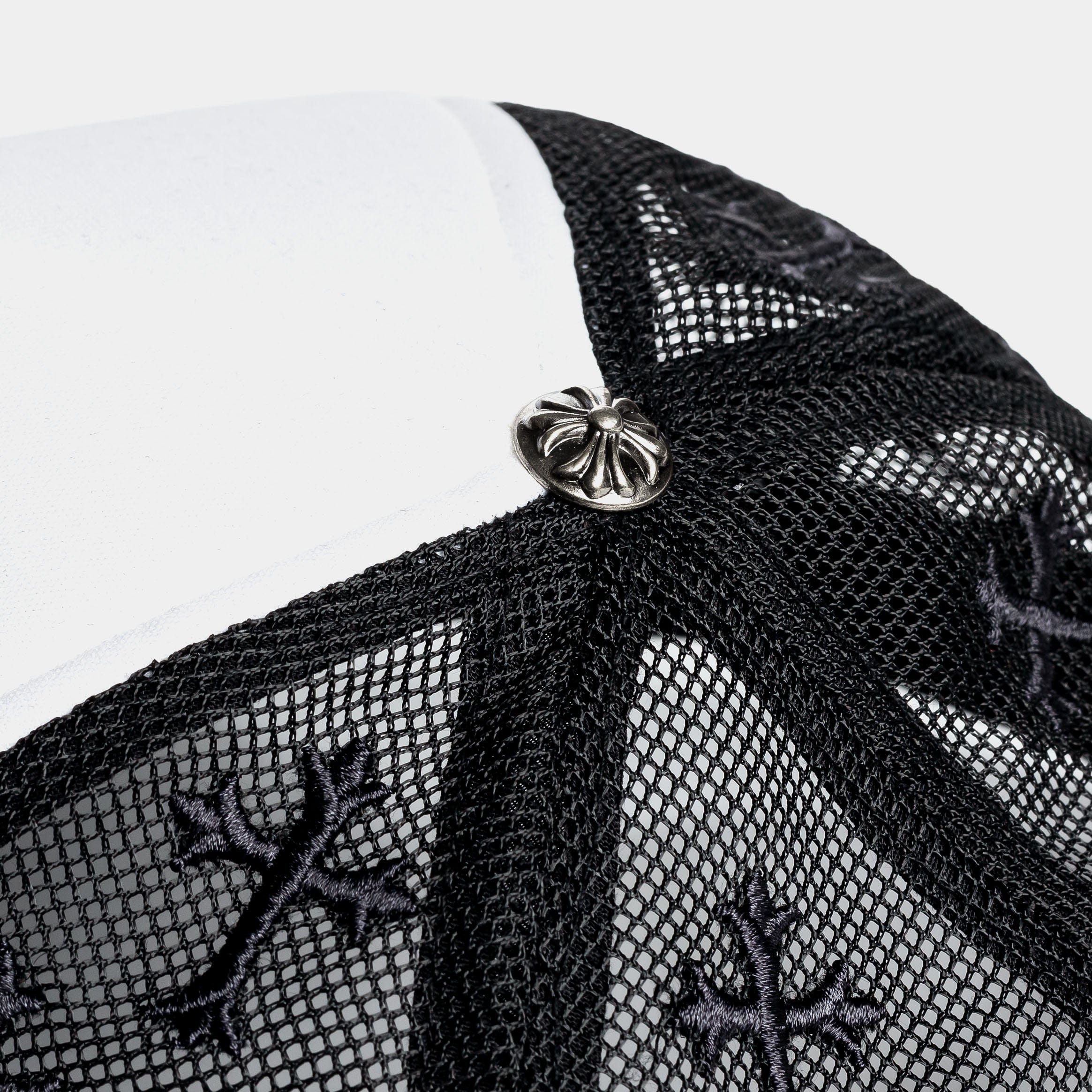 Maison Article Cross Trucker Mens Hat (White/Black)
