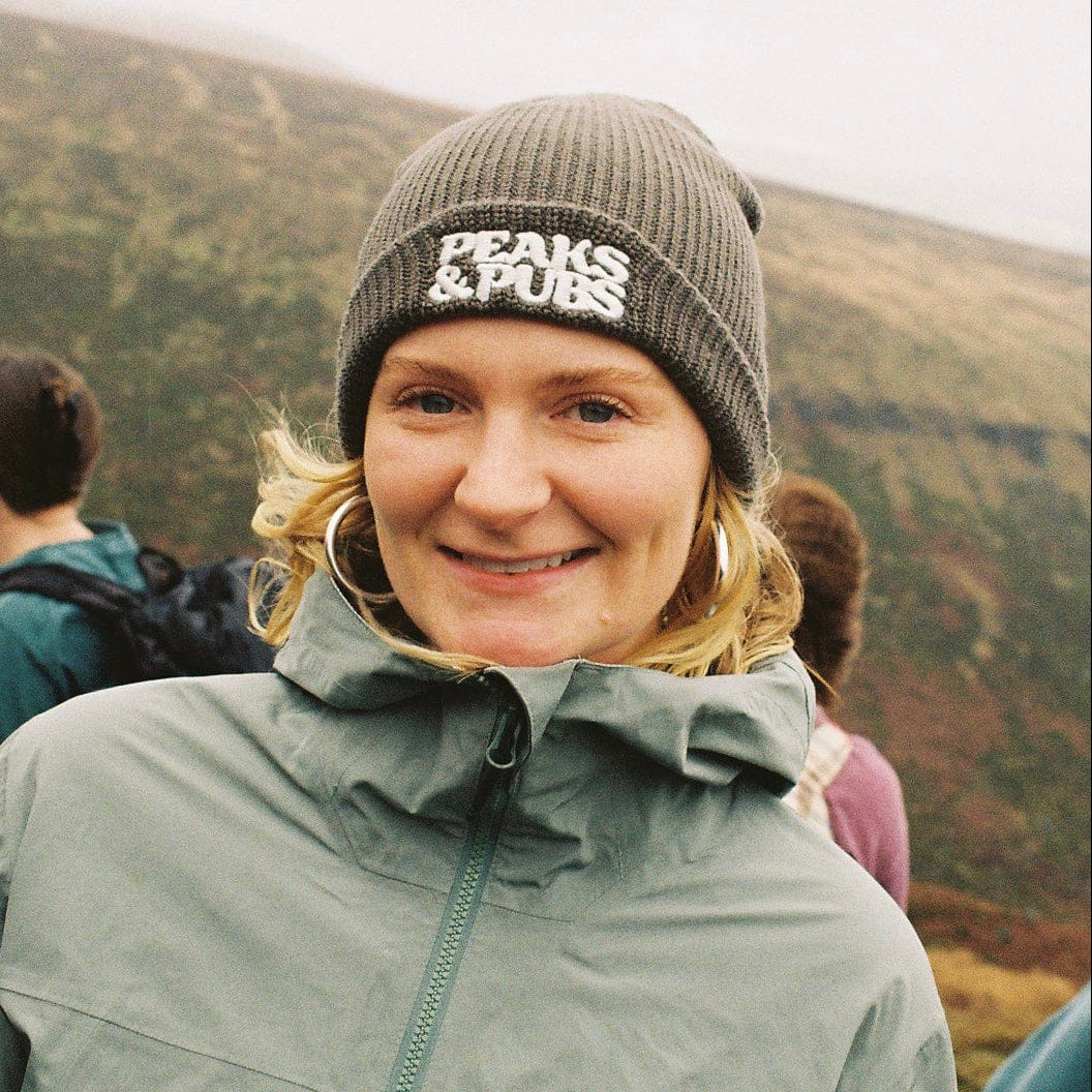 Peaks & Pubs Logo Fisherman Ribbed Beanie - Moss Green