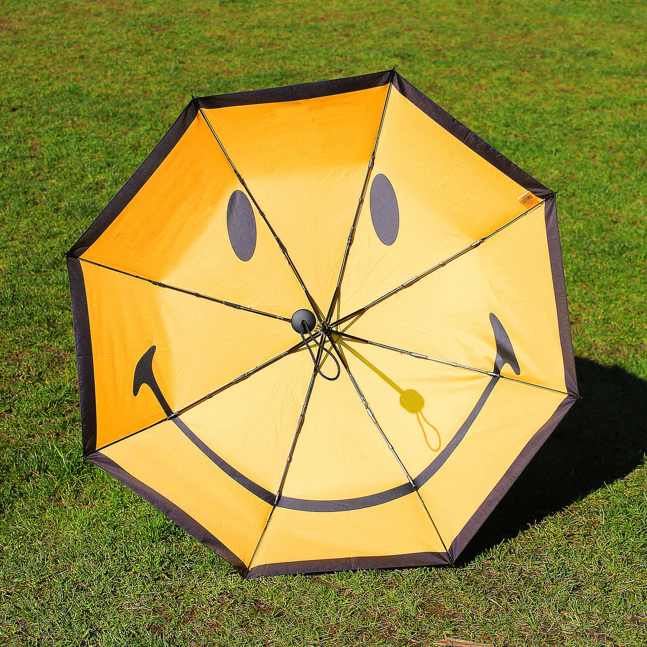 Suck UK Smiley Umbrella - Black / Yellow