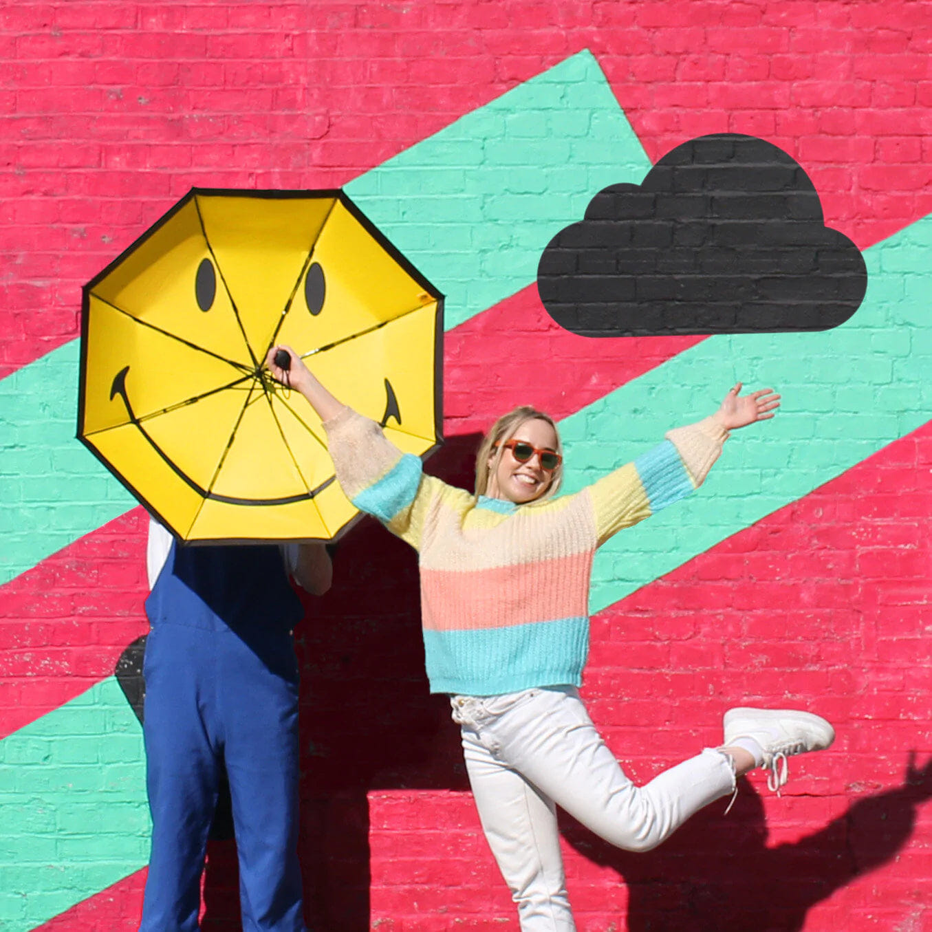 Suck UK Smiley Umbrella - Black / Yellow