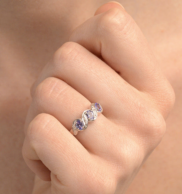 Diamond Tanzanite 0.50CT And Diamond 9K White Gold Ring