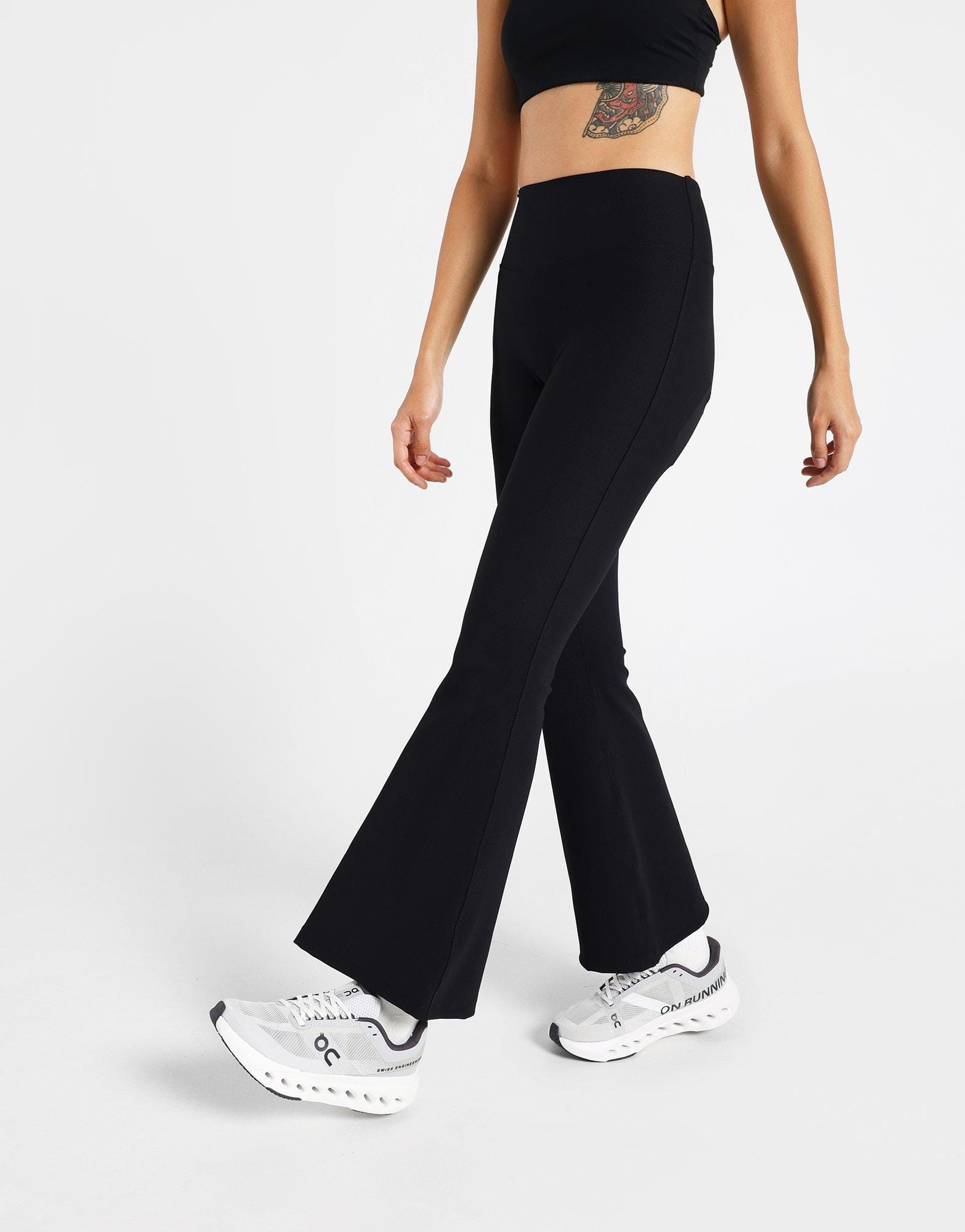 Cheak Off Duty Flare Legging