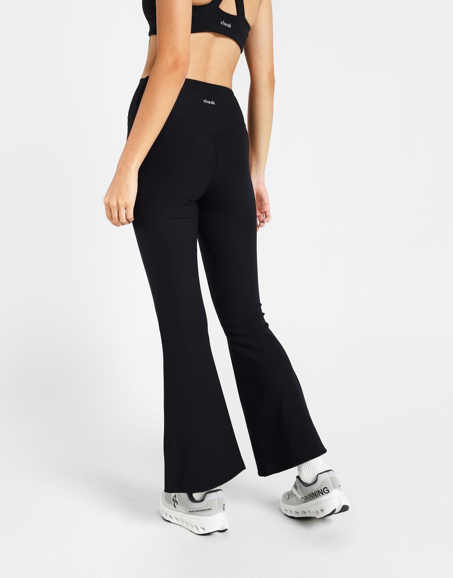 Cheak Off Duty Flare Legging