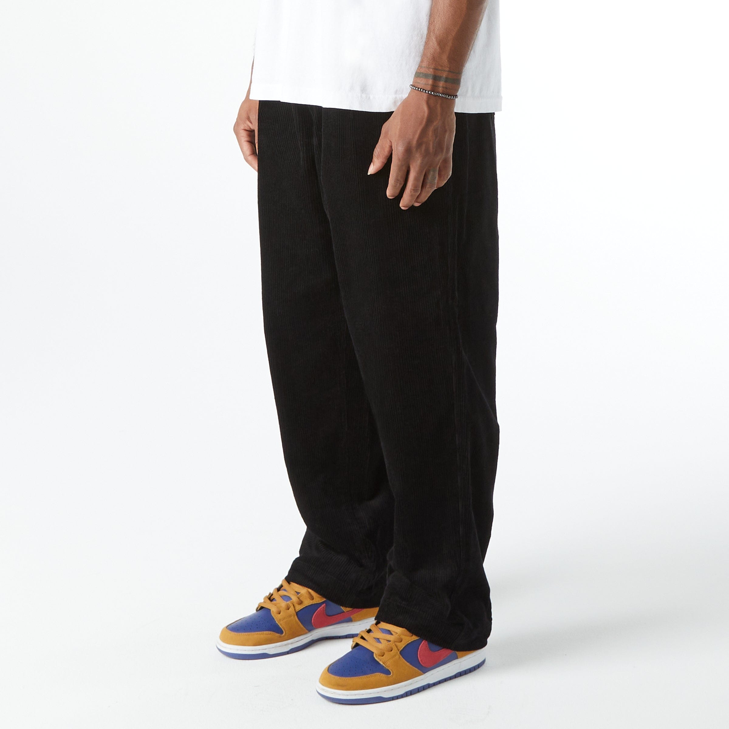 HUF CORDUROY LEISURE PANT (Black)