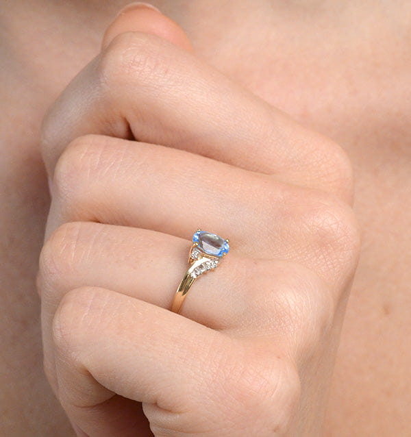 Diamond Blue Topaz 0.94CT And Diamond 9K Yellow Gold Ring