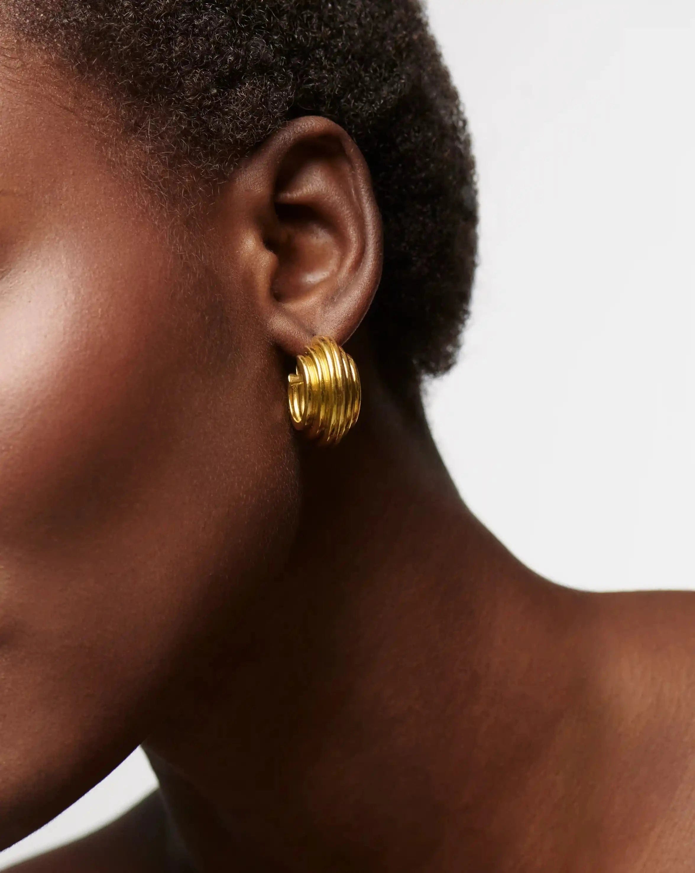 Missoma Lucy Williams Medium Chunky Ridge Hoop Earrings