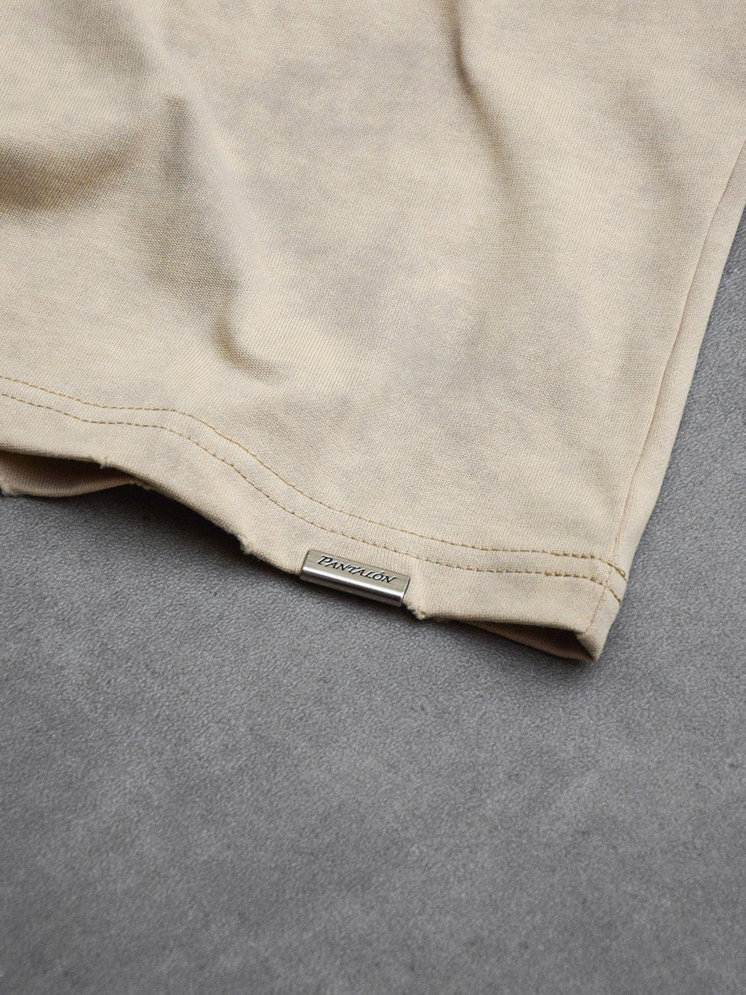 Pantalón Distressed Stone Washed T - Shirt Sand