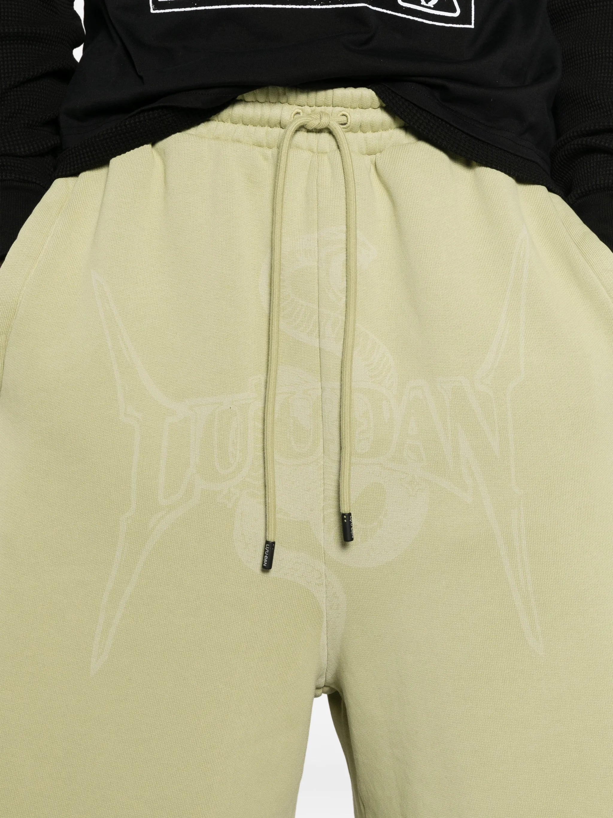 LỰU ĐẠN graphic raw - hem shorts