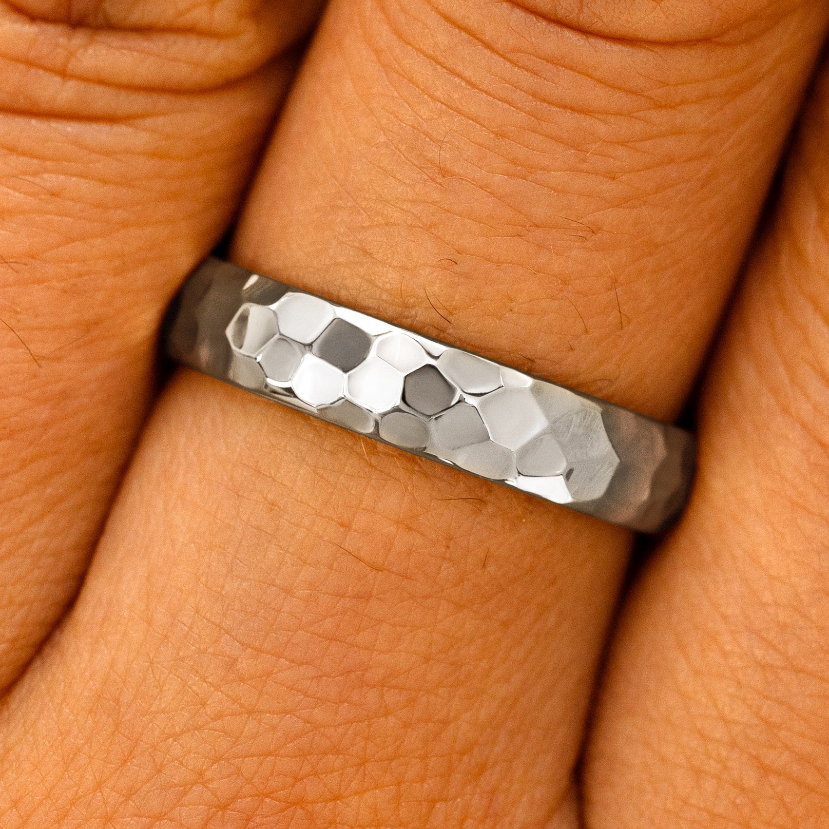 Automic Gold Studio Silver Curvy Hammered Band