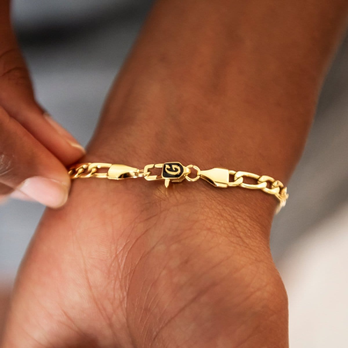 GLD Women Figaro Chain + Bracelet Bundle in Yellow Gold - 4 mm