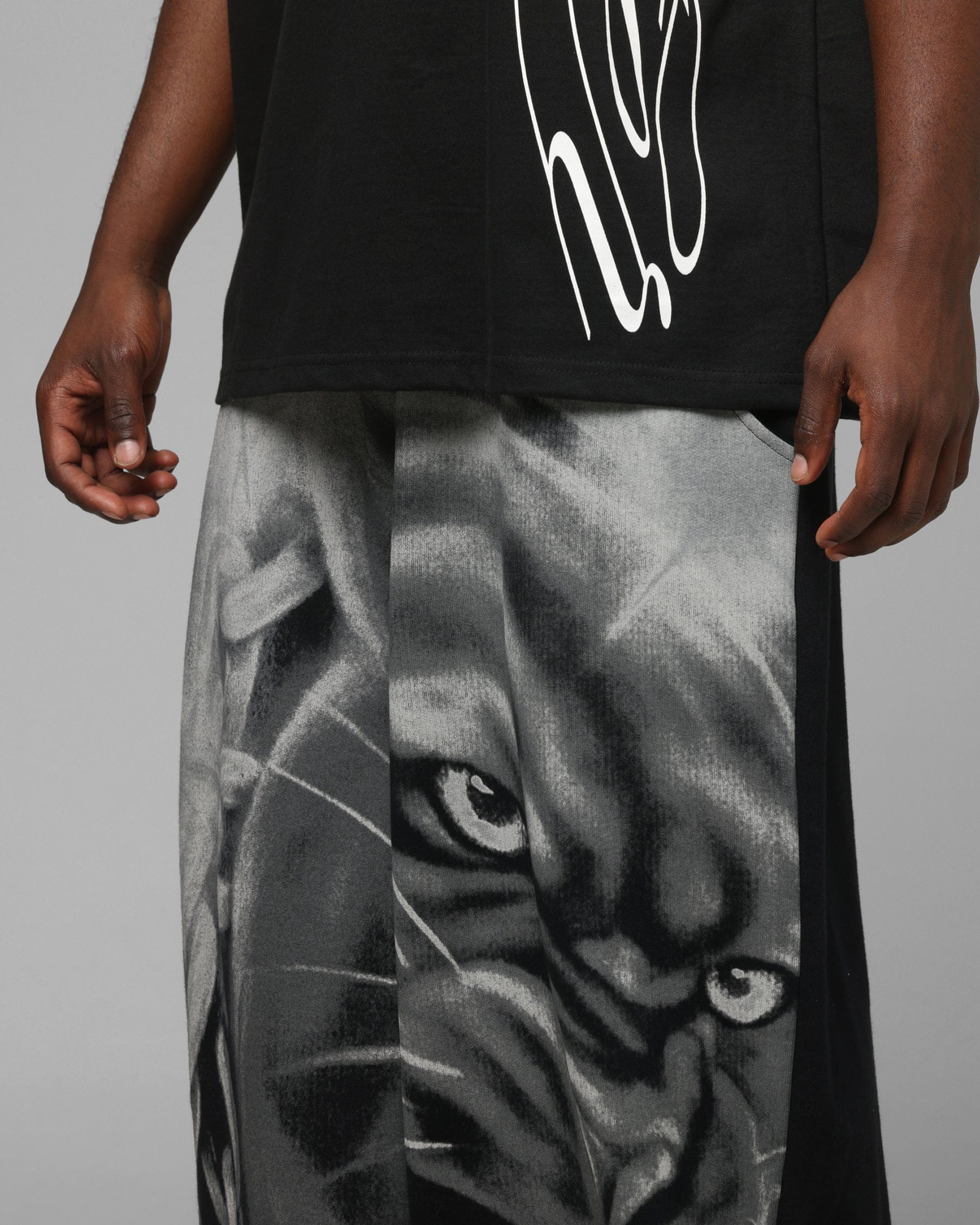Loiter Airbrush Sweatpants Black