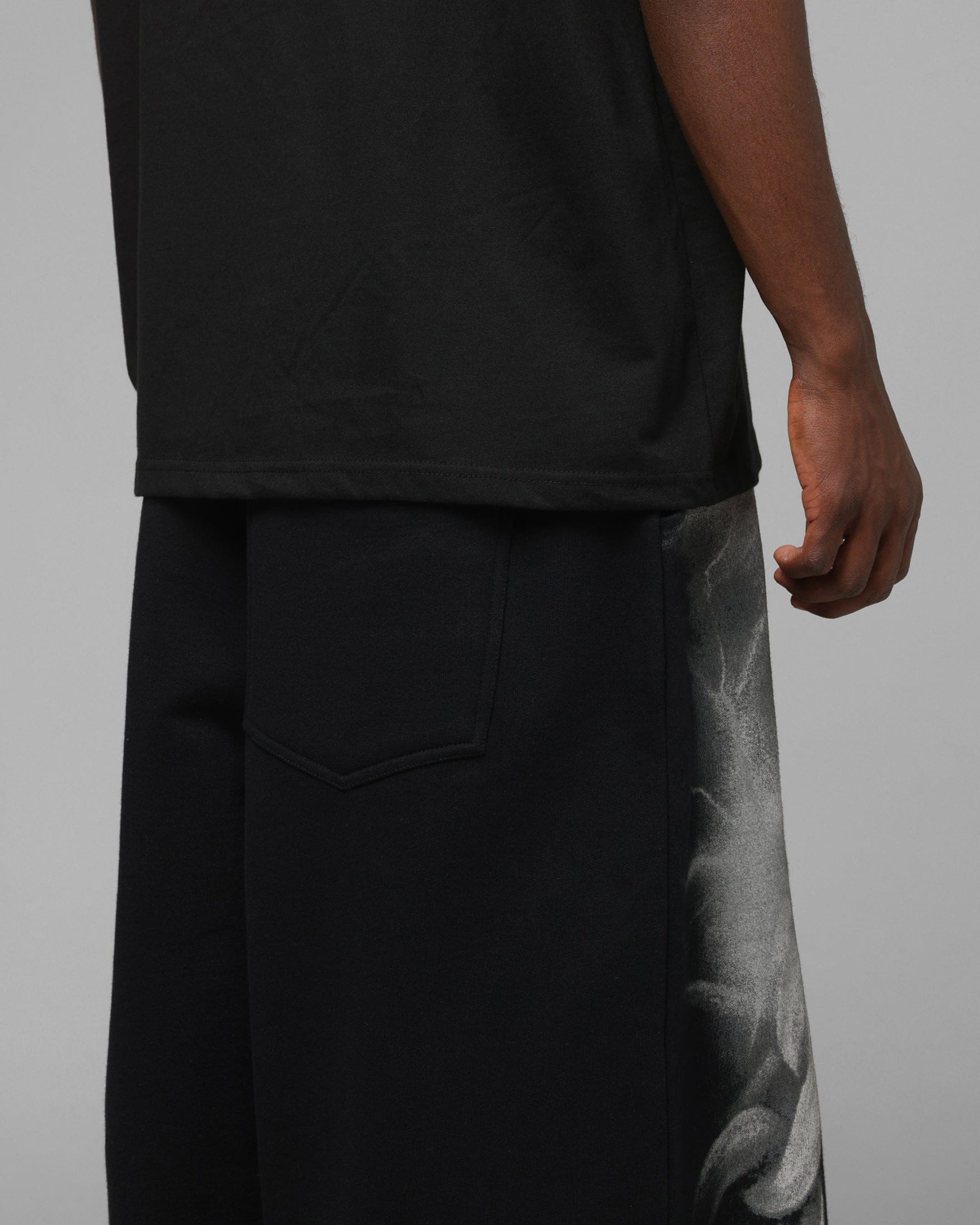 Loiter Airbrush Sweatpants Black