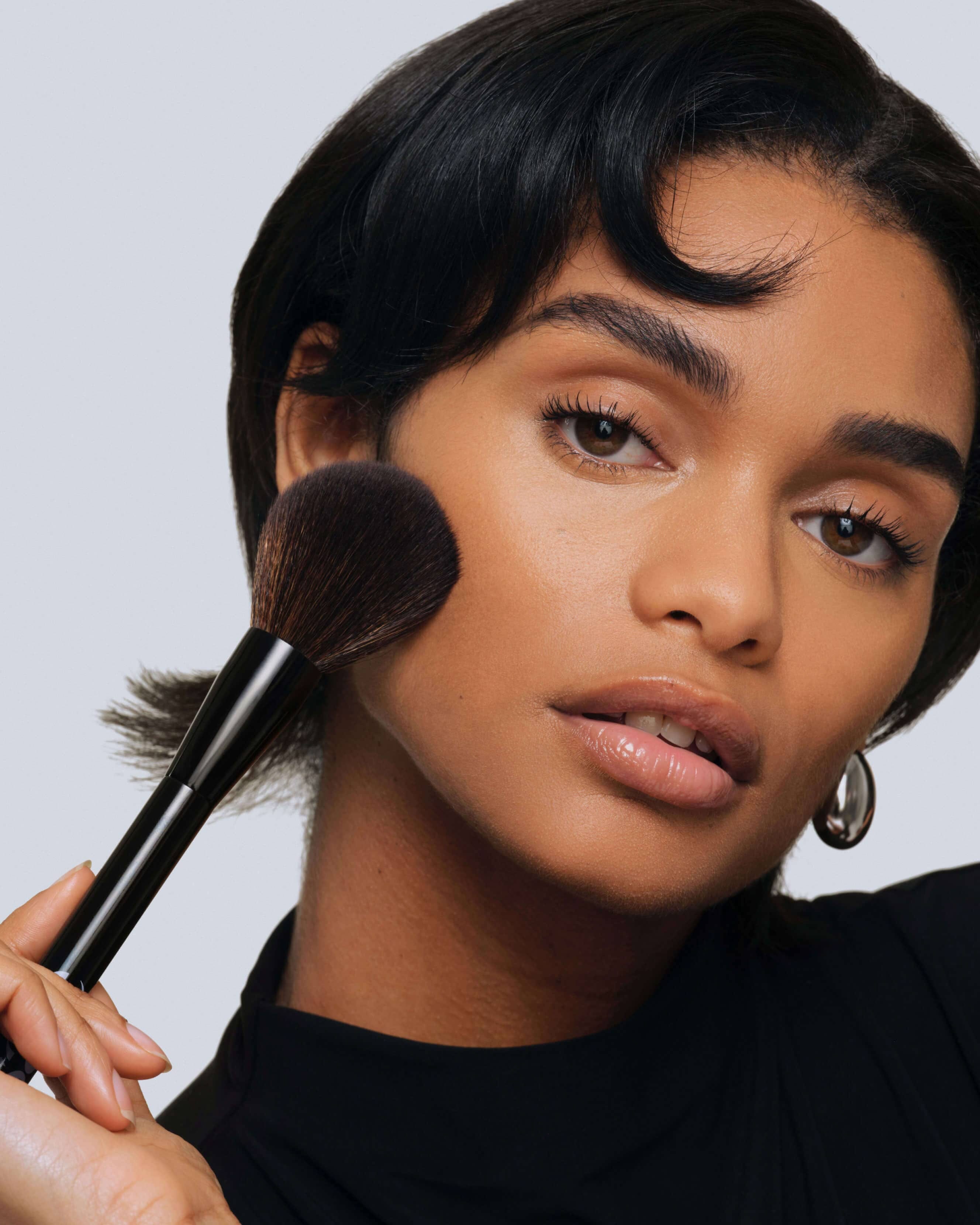 Saie The All - Over Powder Brush