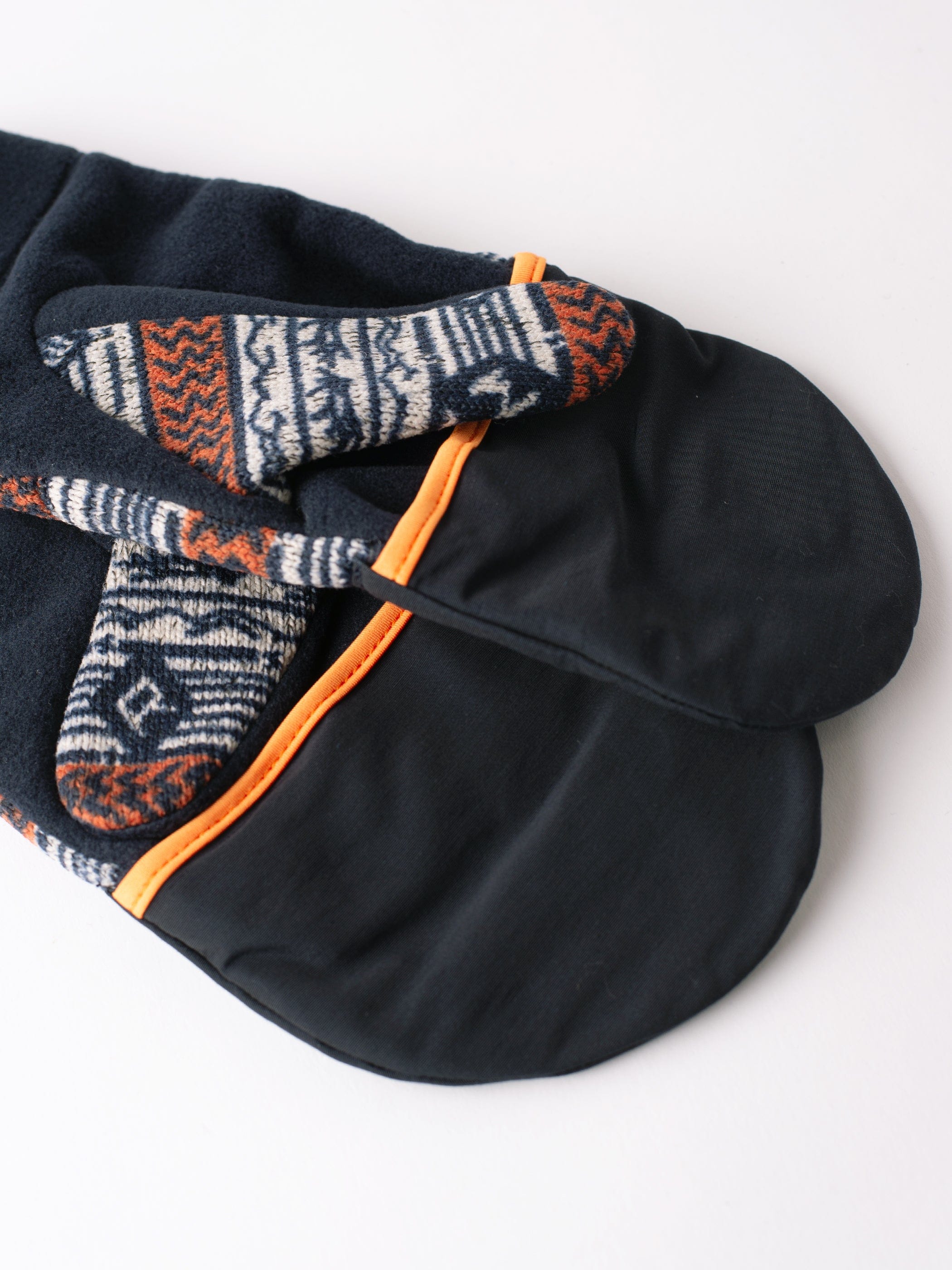 Elmer Gara Cover Mitten