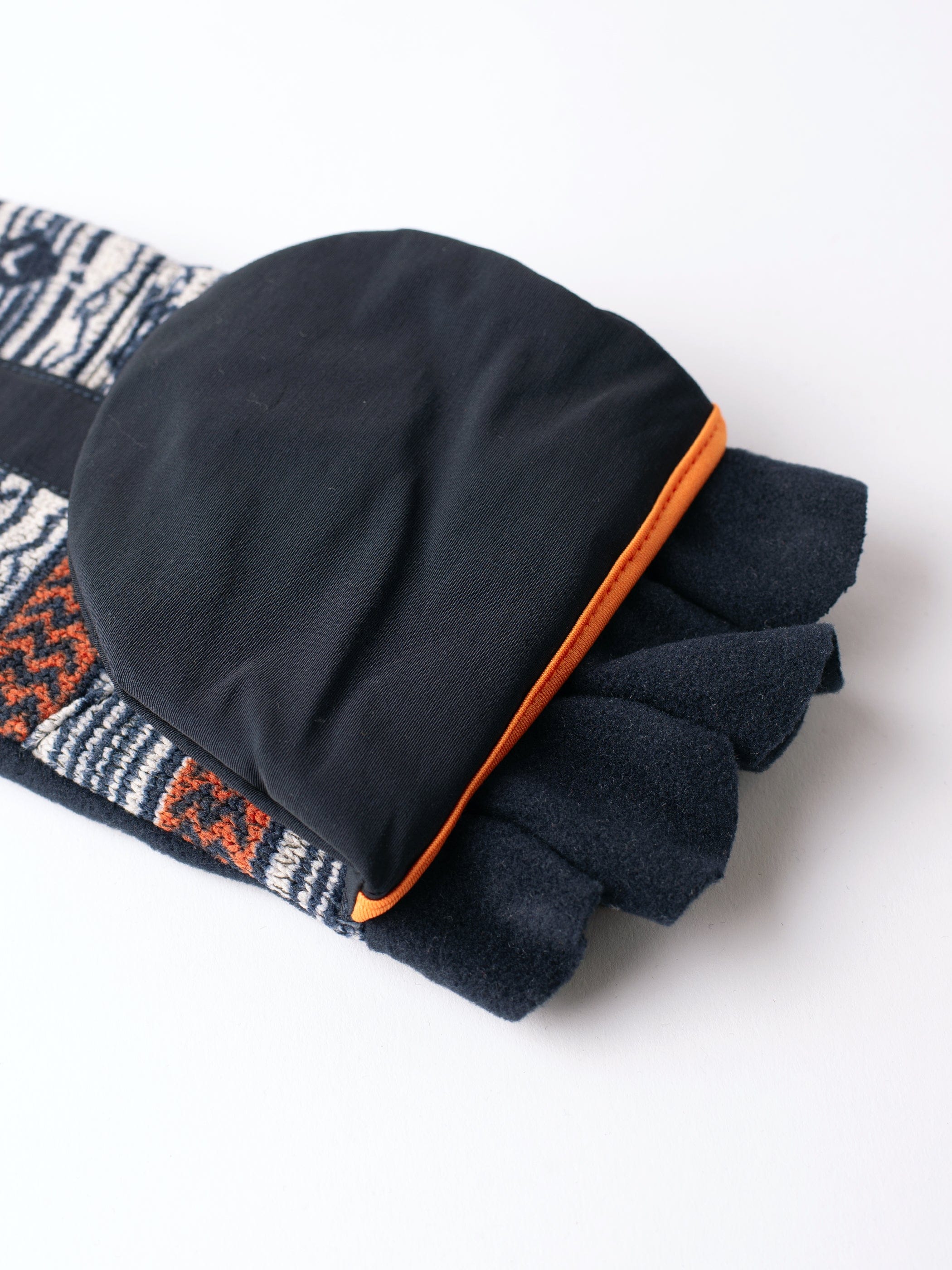 Elmer Gara Cover Mitten
