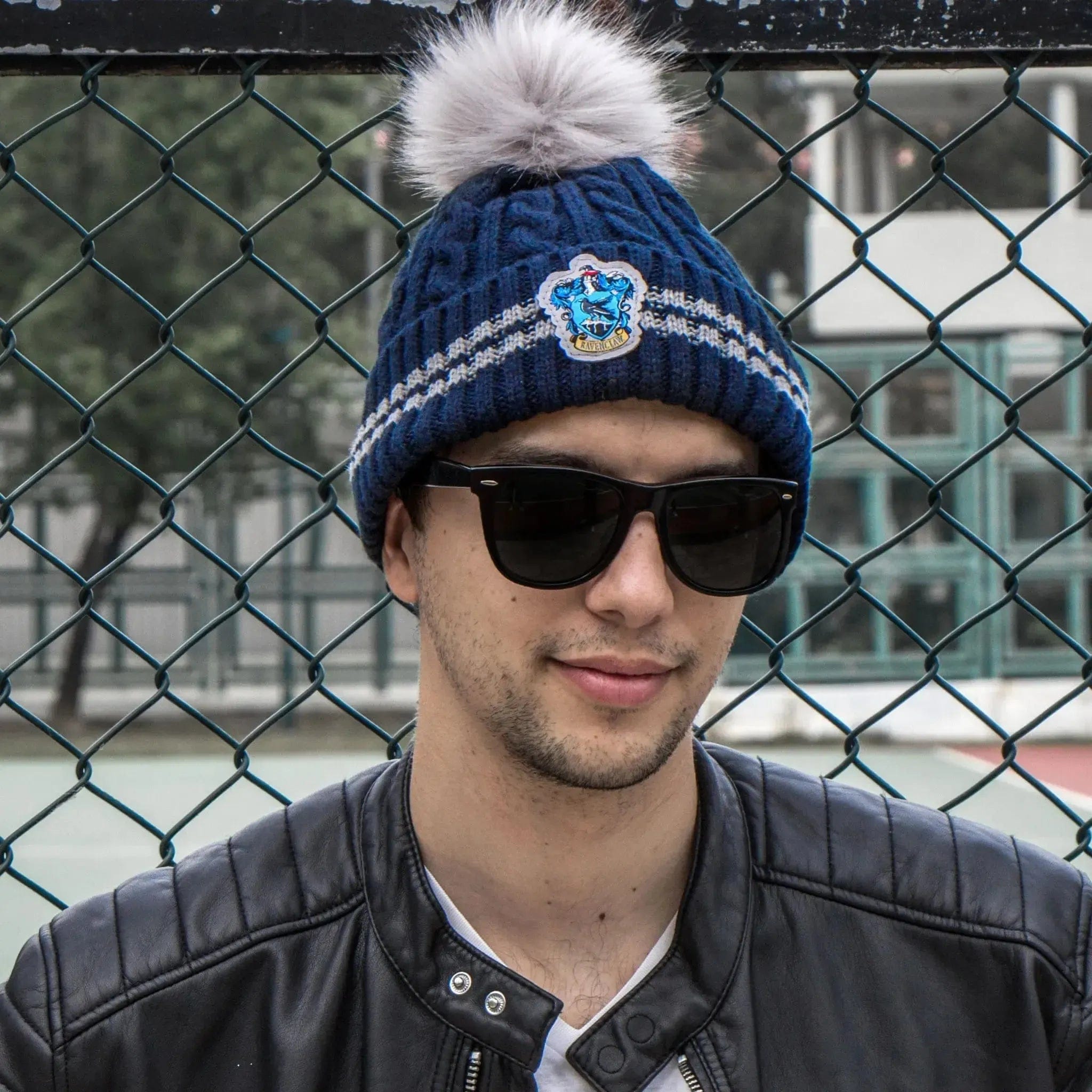 Cinereplicas Harry Potter [Wizarding World] - Ravenclaw Pom - Pom Beanie Hat (Embroidered) - Cinereplicas