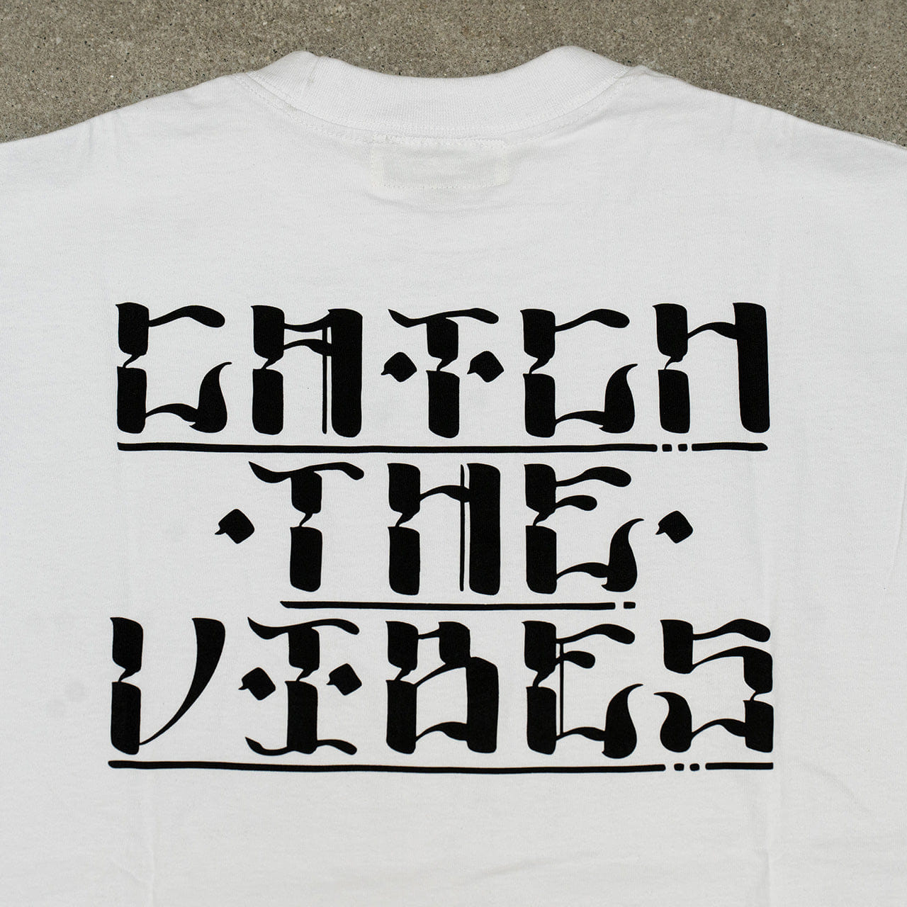 WHITE* CATCH THE VIBES LOGO T-Shirt White