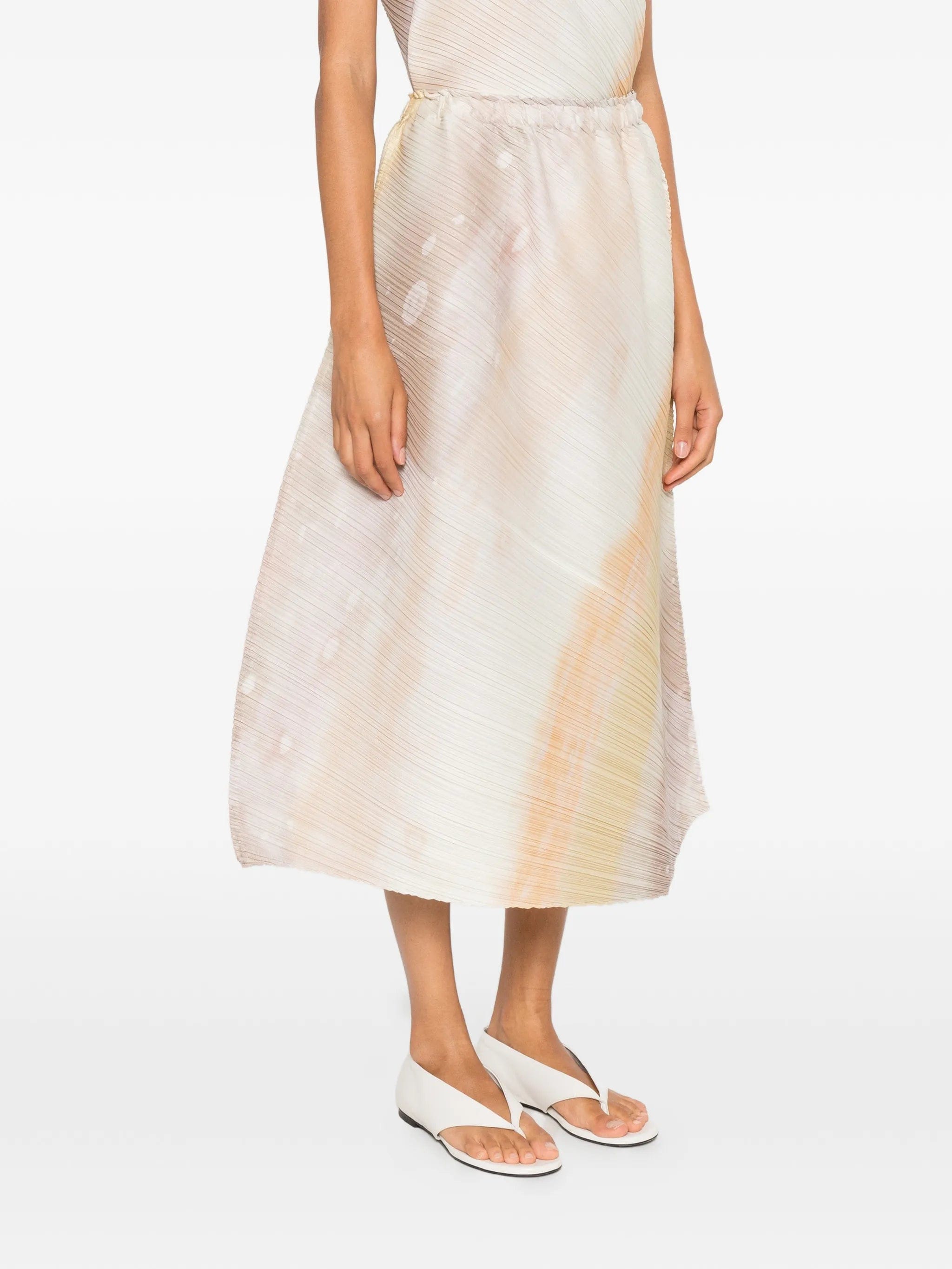 Pleats Please Issey Miyake pleated abstract - print midi skirt