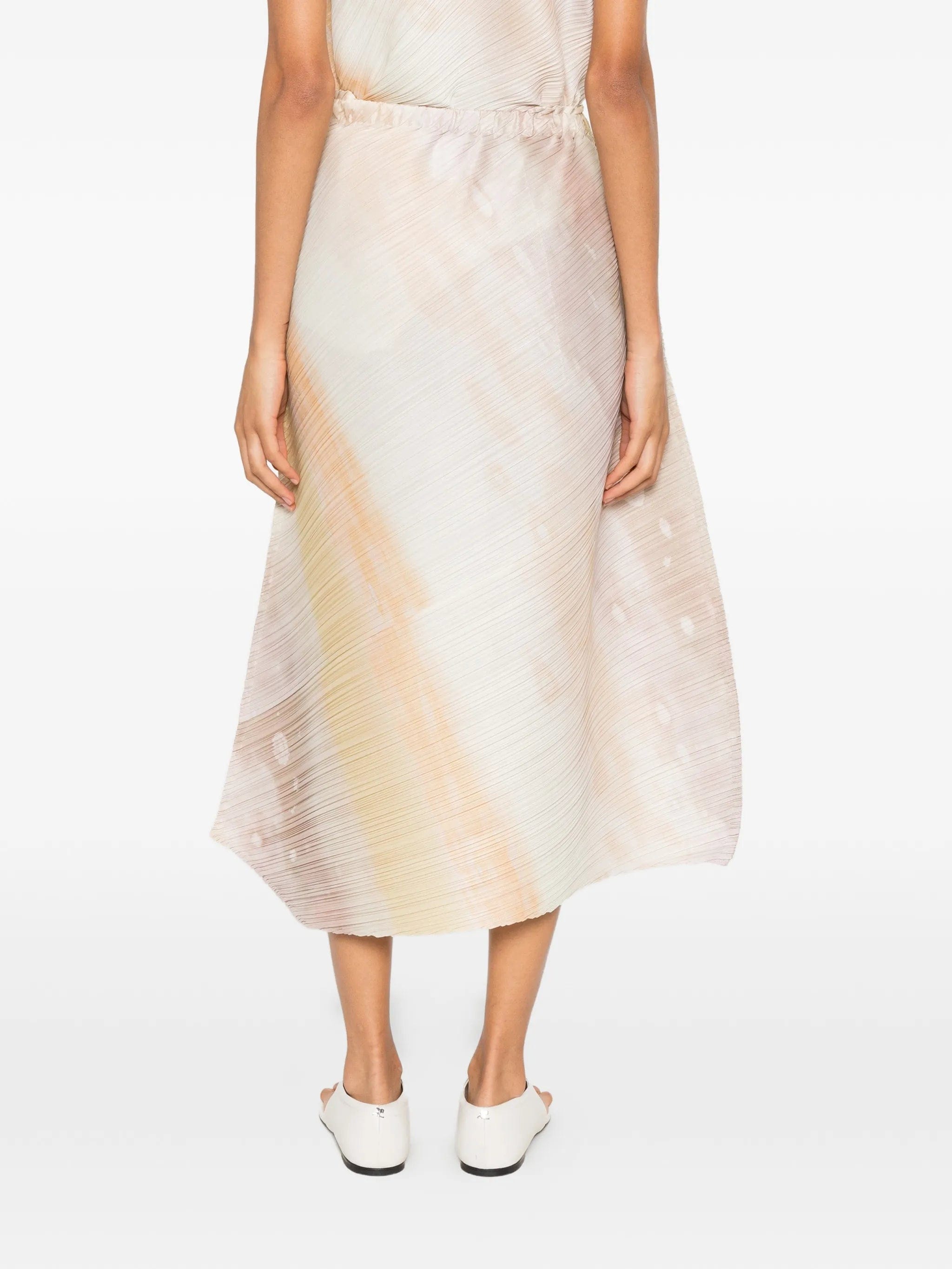 Pleats Please Issey Miyake pleated abstract - print midi skirt