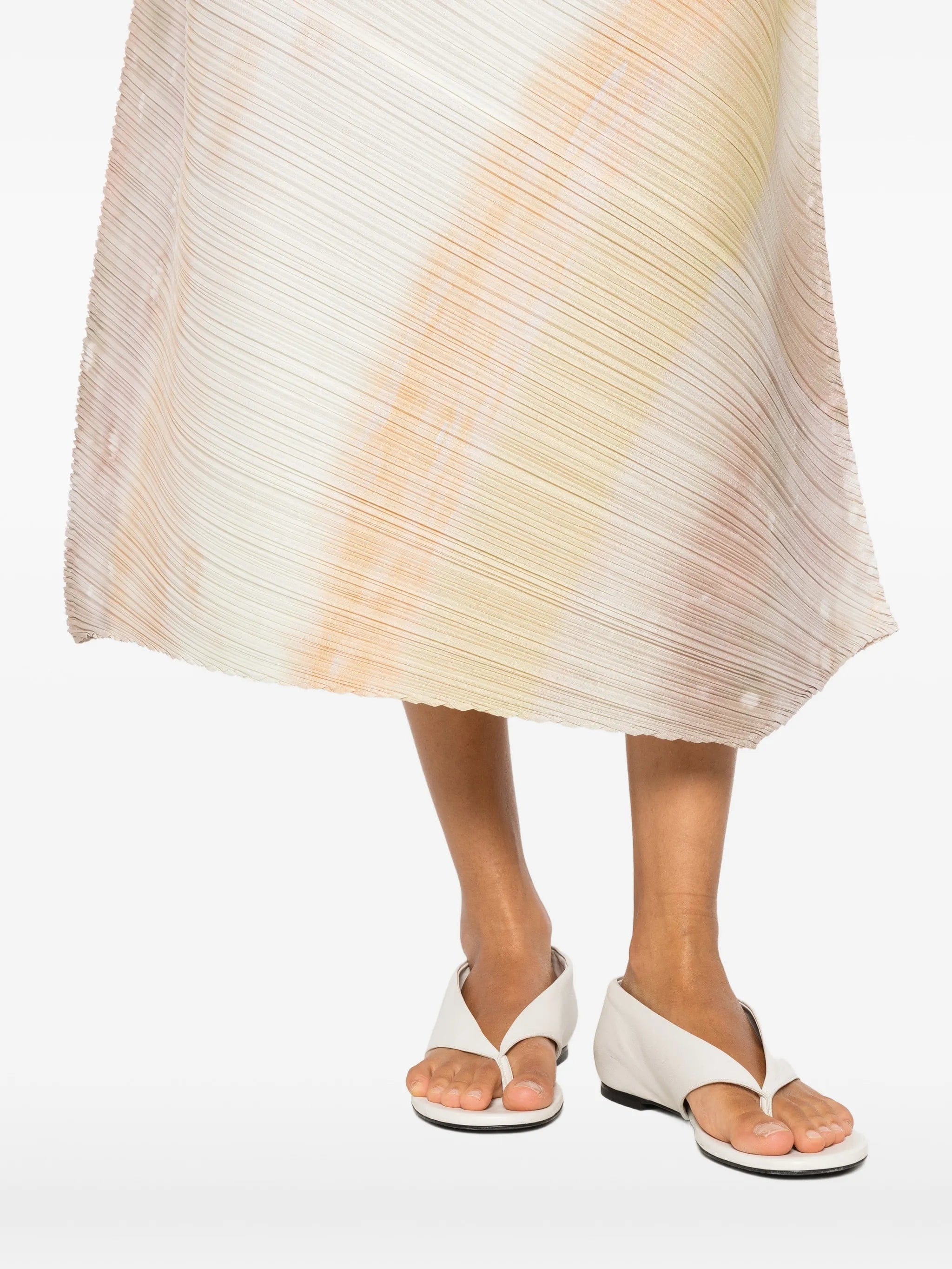 Pleats Please Issey Miyake pleated abstract - print midi skirt